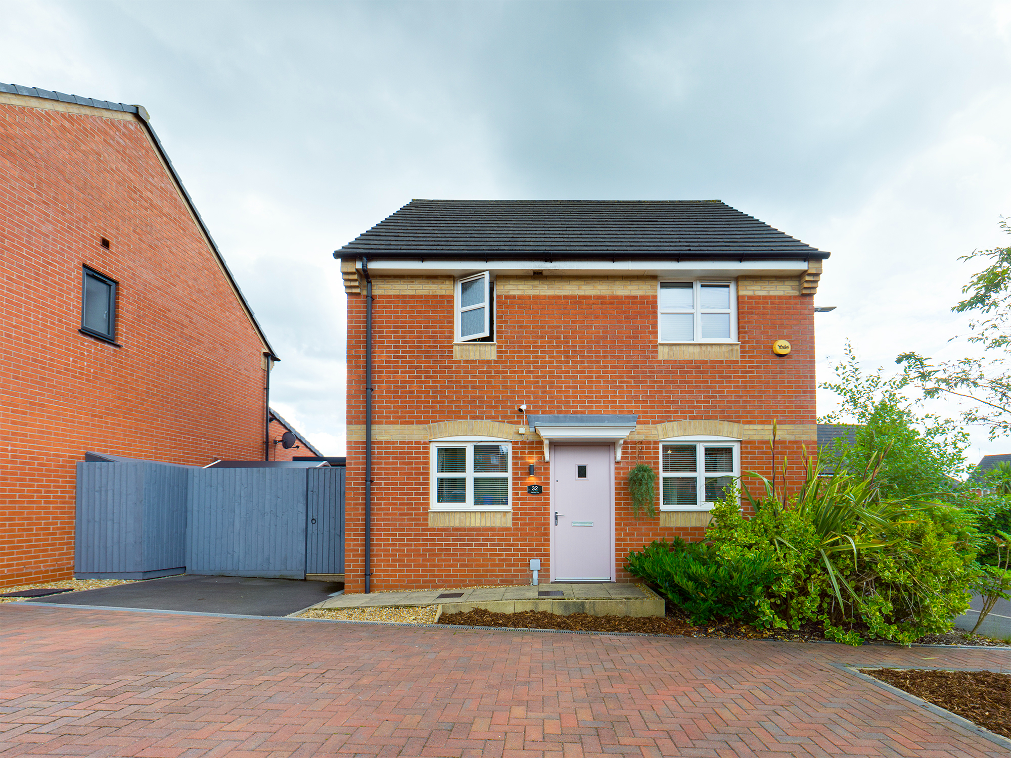 3 bedroom Detached House Essington Way, ST6 Property Search Strike