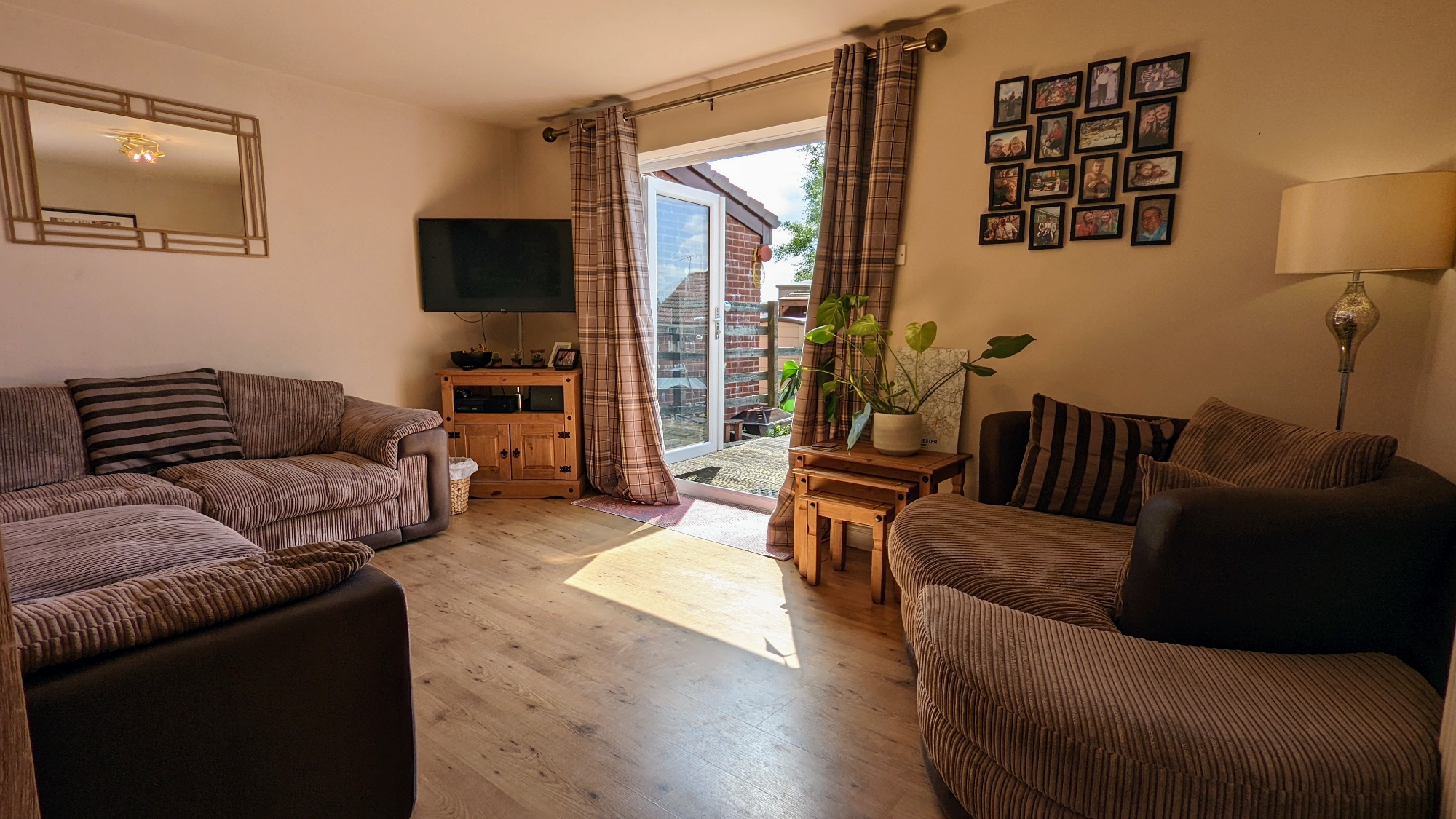 3 bedroom Semidetached House Locking Gate Rise, OL4 Property