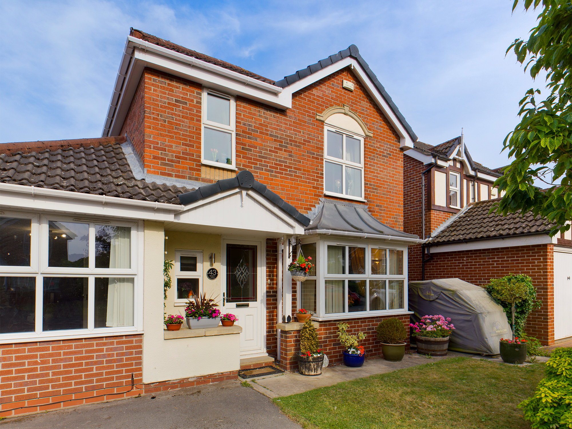 5 bedroom Detached House Badgers Wood, HU16 Property Search Strike