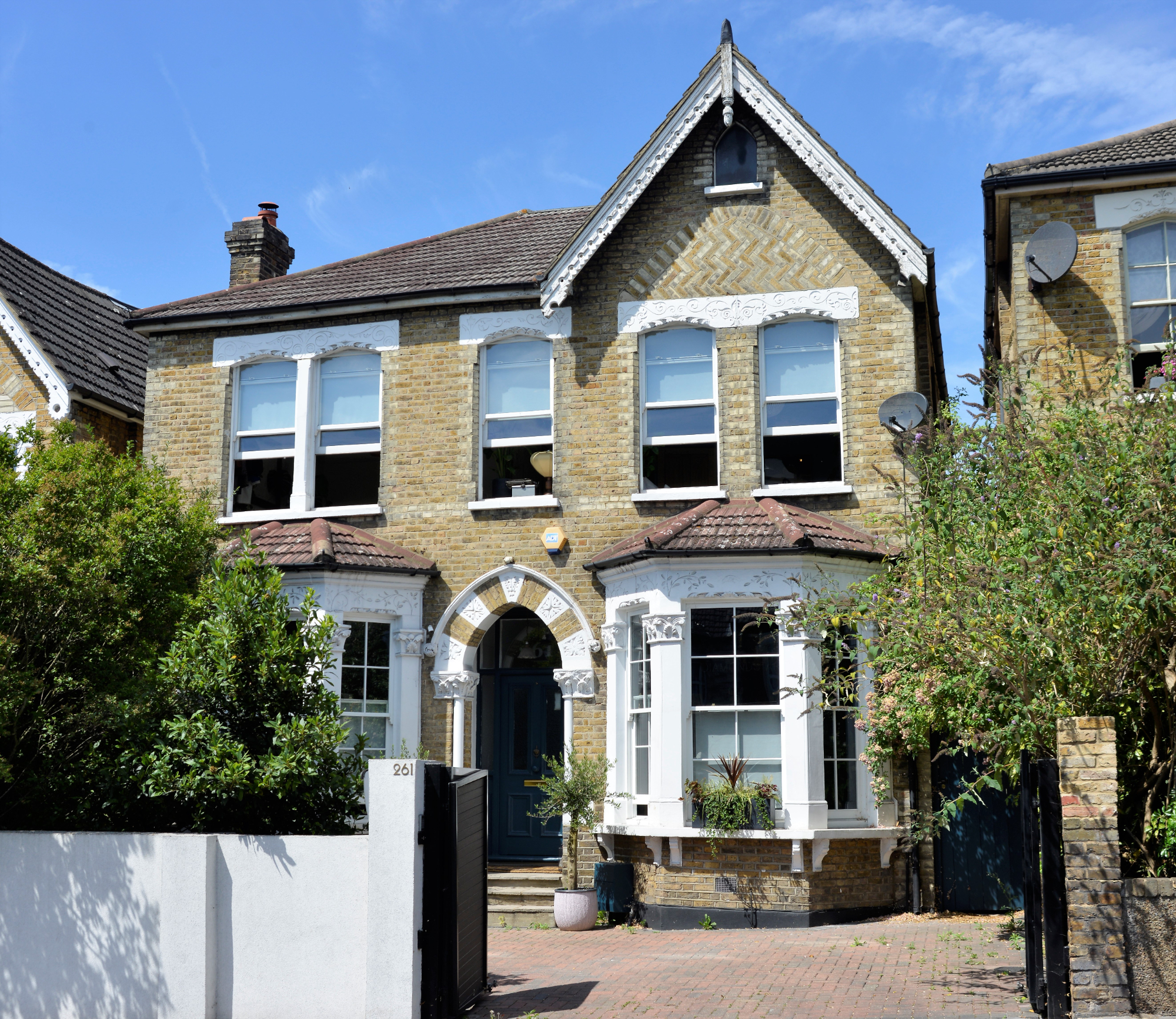 4 bedroom Detached House Whitehorse Lane, SE25 Property Search Strike