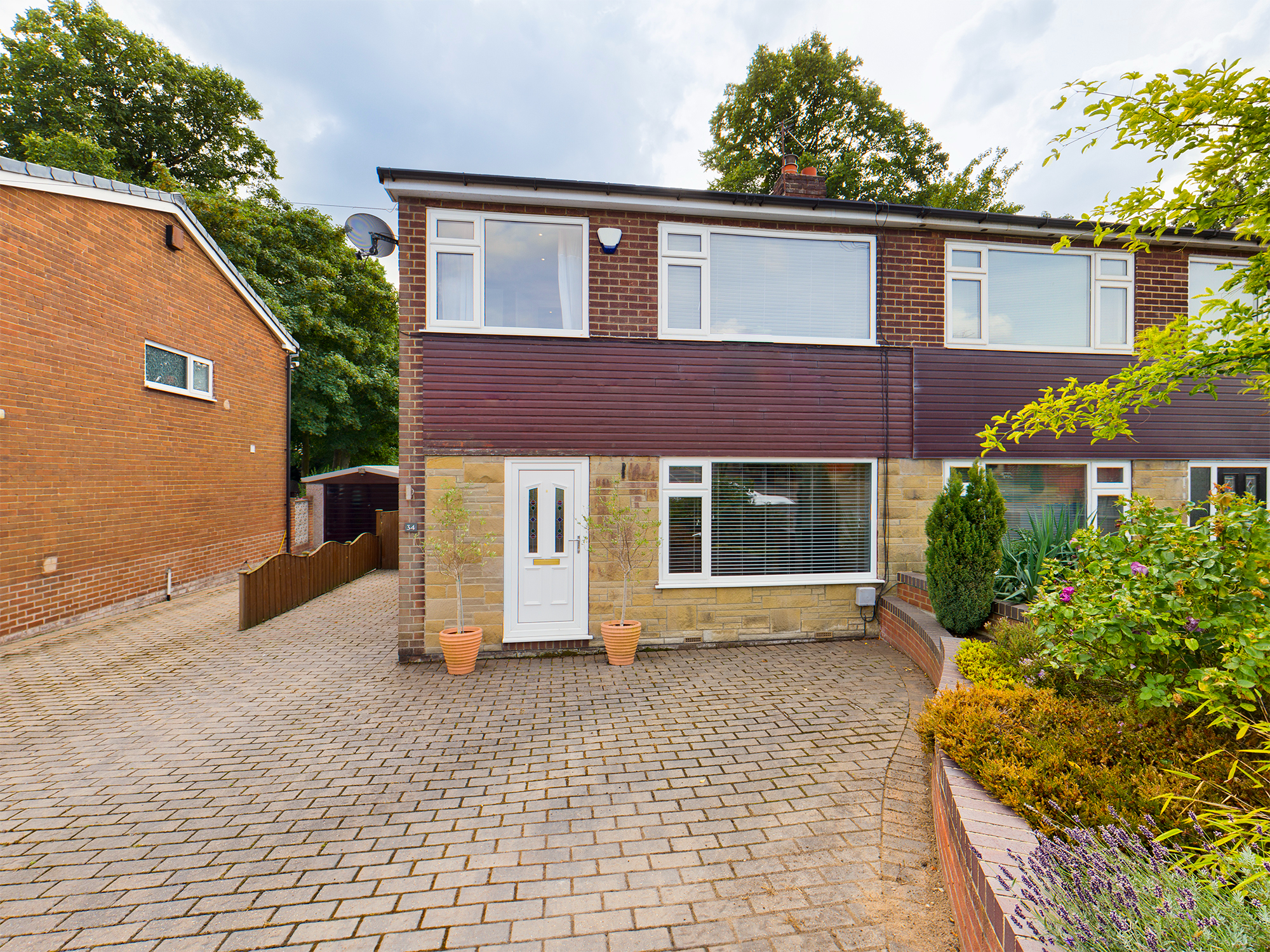 3 bedroom Semidetached House Parkways Grove, LS26 Property Search