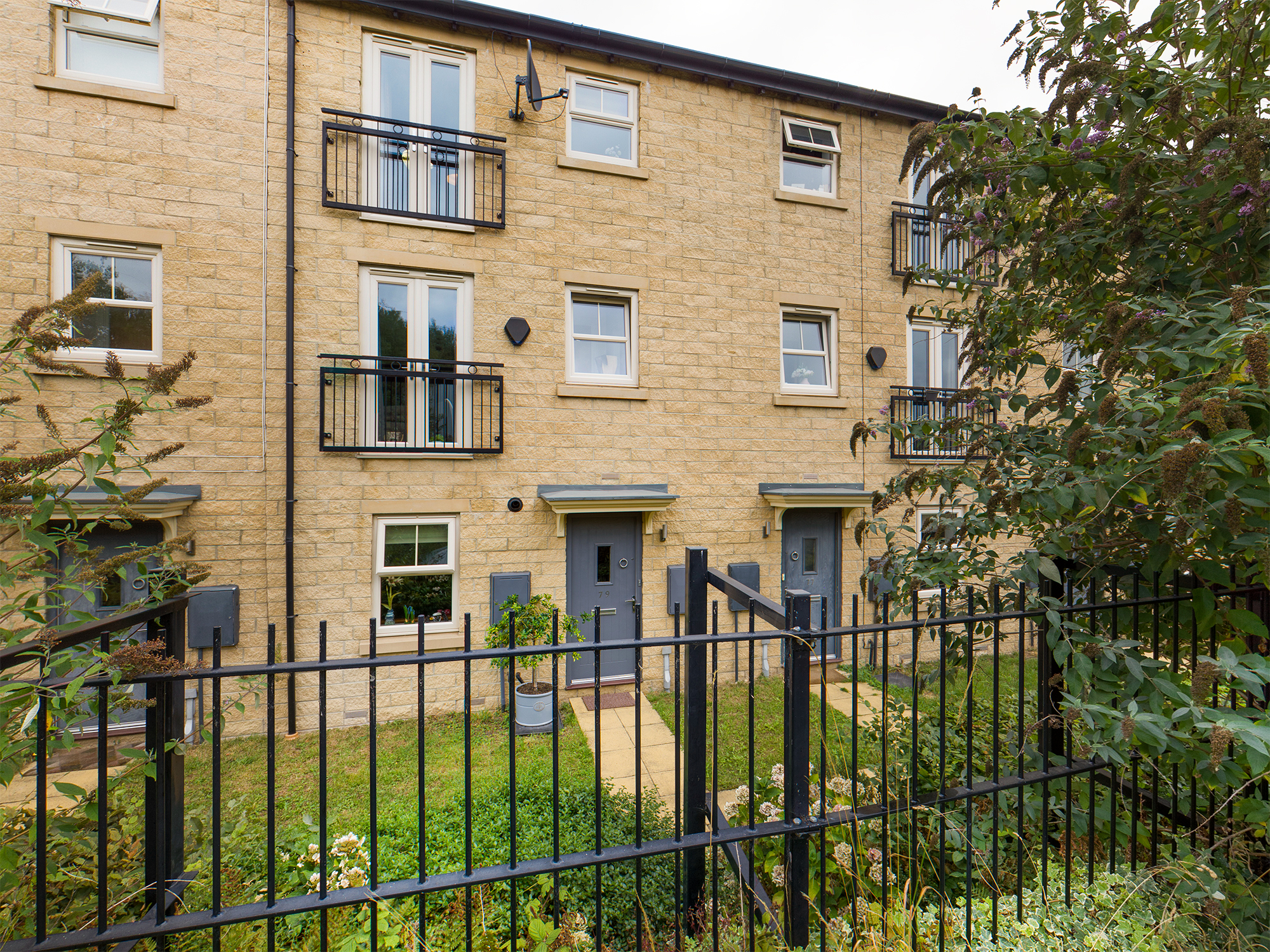 2 bedroom Townhouse Holts Crest Way, LS12 Property Search Strike