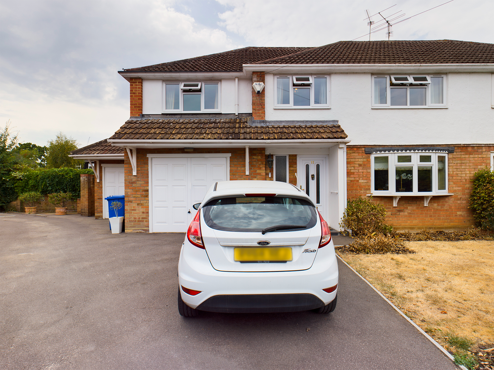 4 bedroom Semidetached House Ray Lea Close, SL6 Property Search