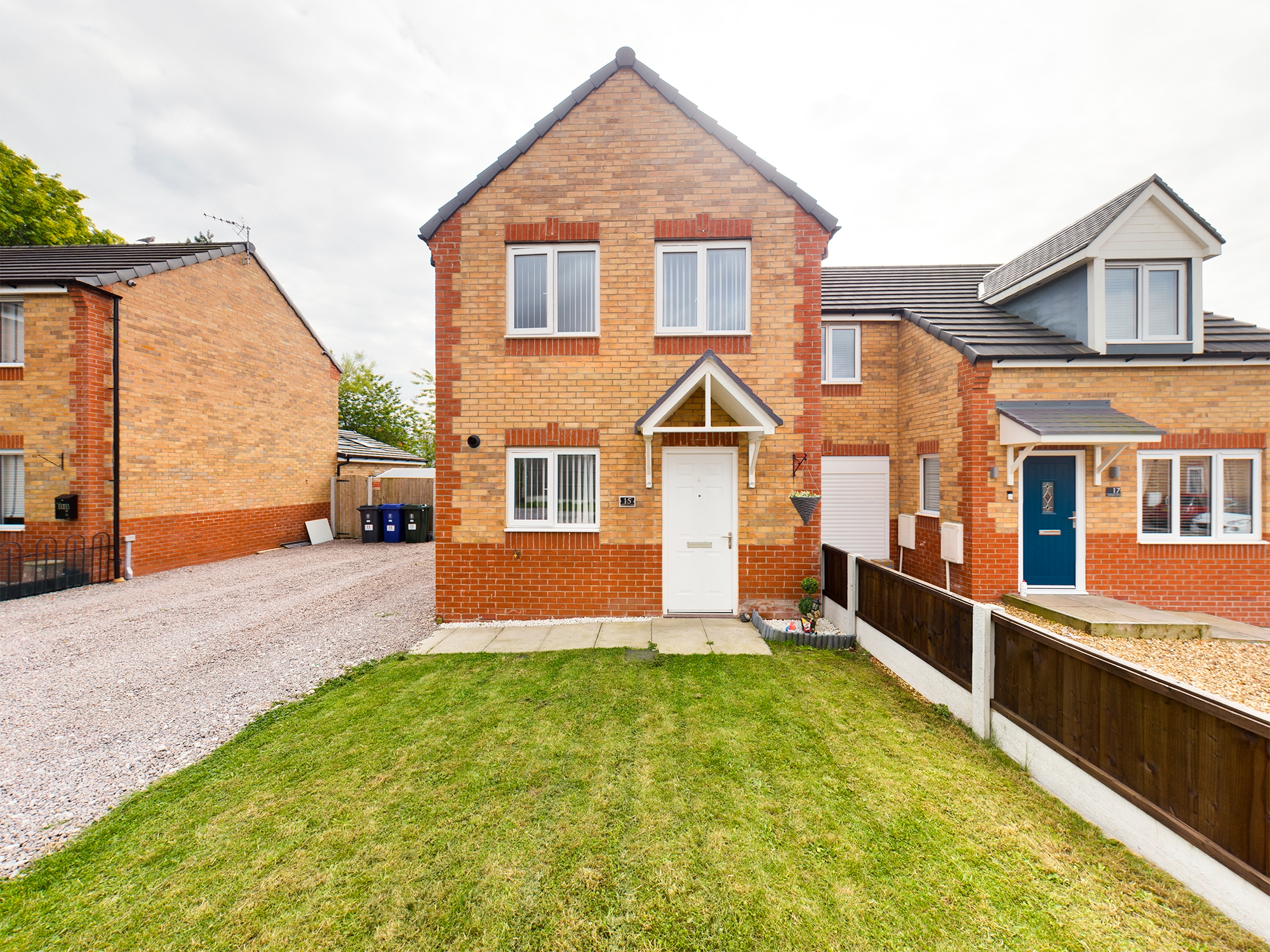 3 bedroom Semidetached House Luddington Drive, WN8 Property Search