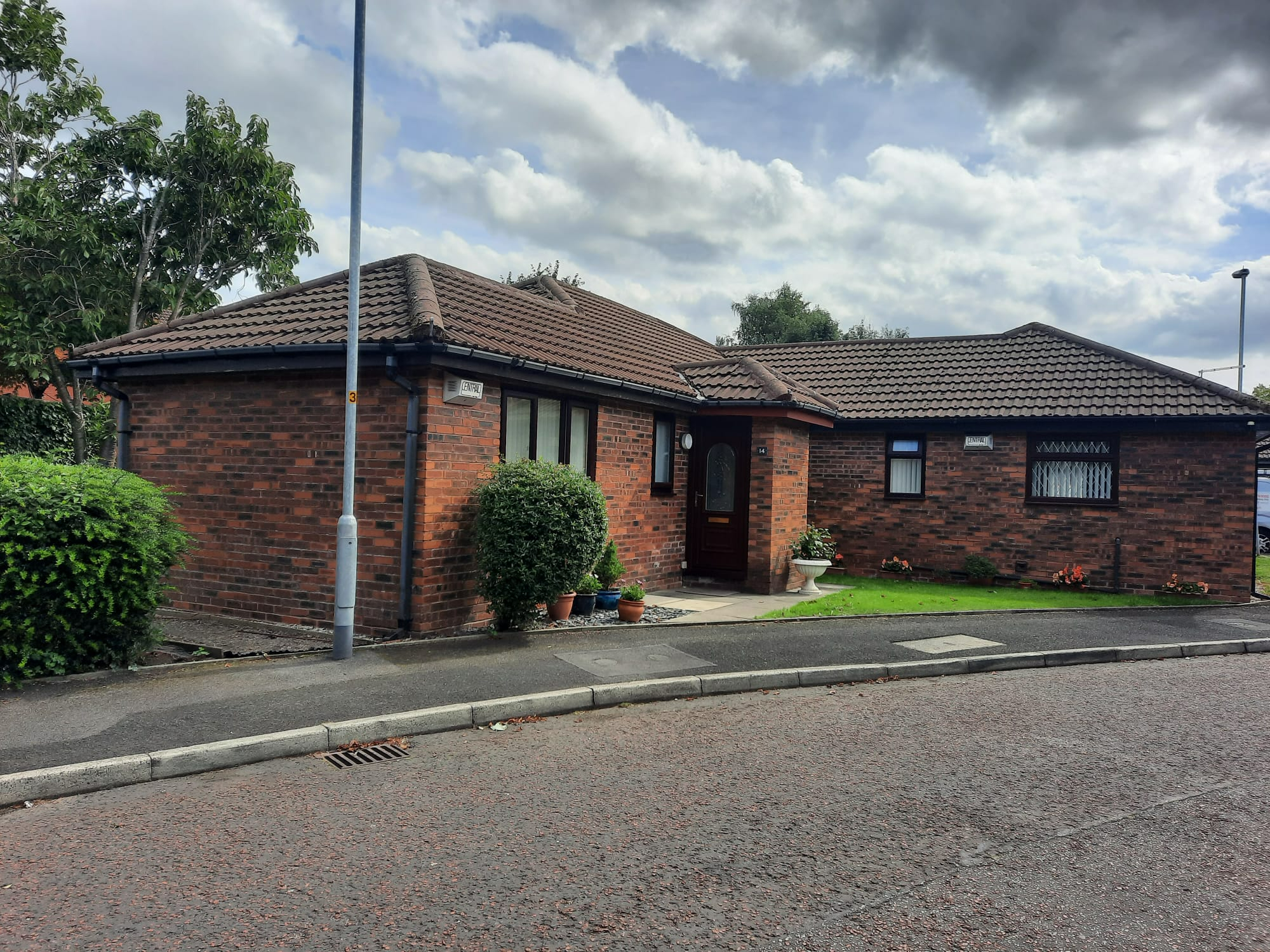 2 bedroom Semidetached House Mulberry Close, OL11 Property Search