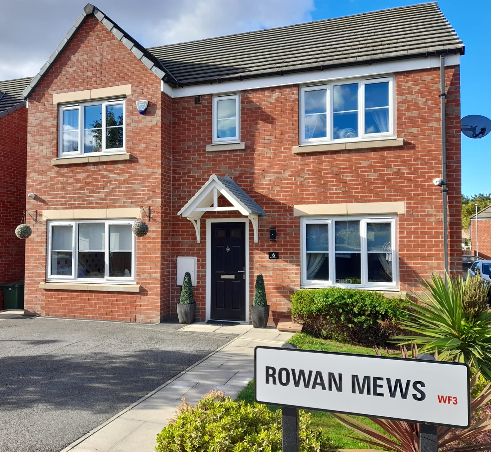 5 bedroom Detached House Rowan Mews, WF3 Property Search Strike