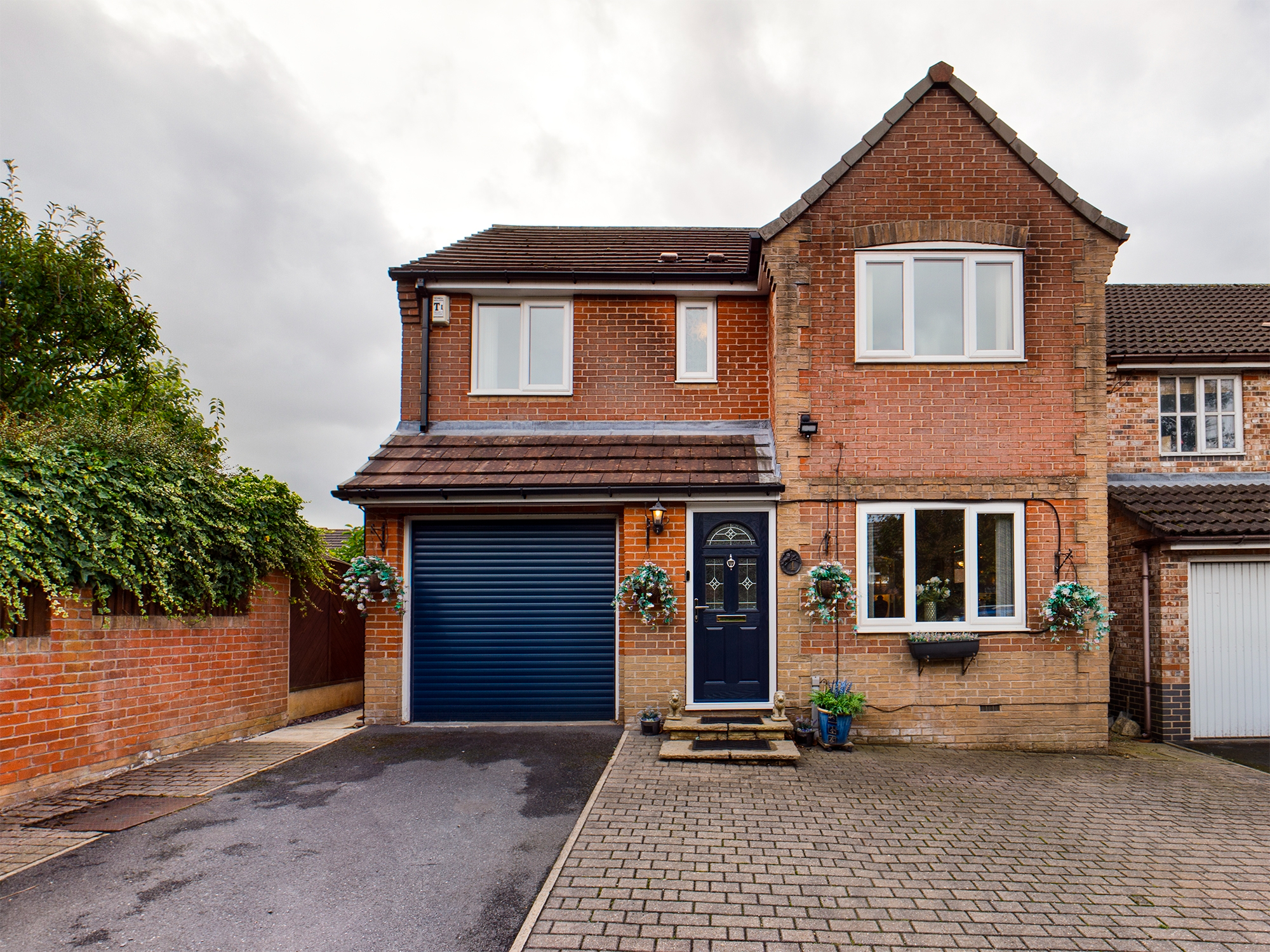 4 bedroom Detached House Mead Way, LS15 Property Search Strike