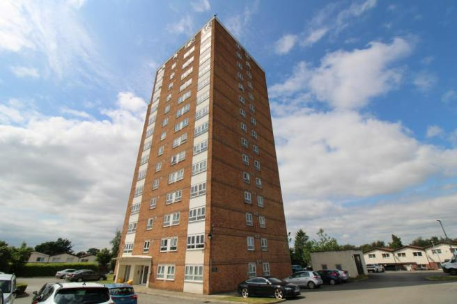 2 bedroom Flat Highclere Avenue, M7 Property Search Strike