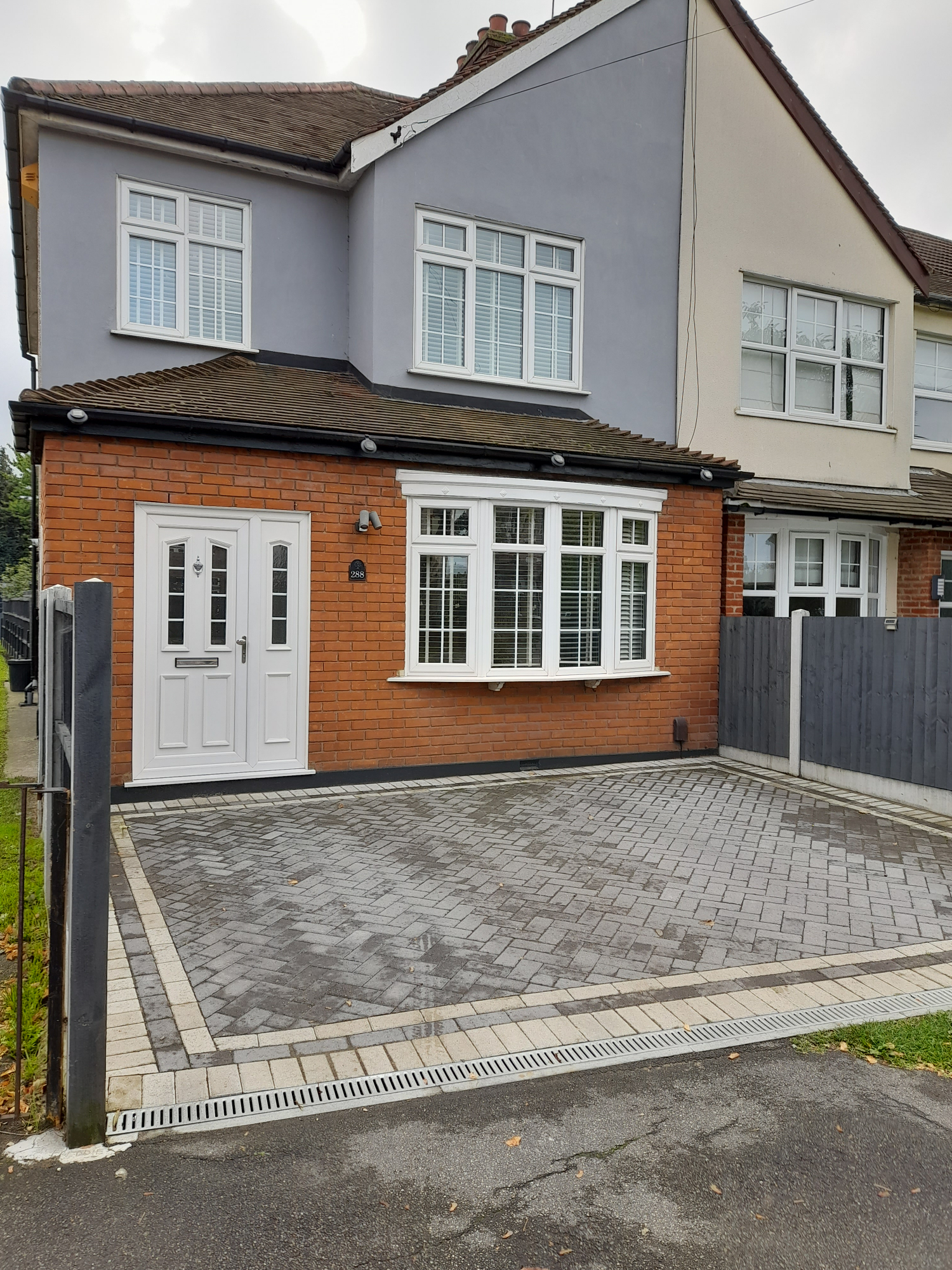 3 bedroom Semidetached House Upminster Road North, RM13 Property