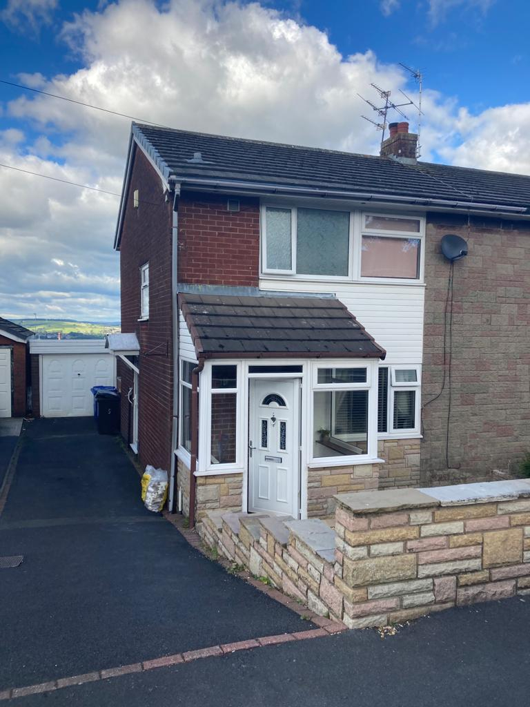 3 bedroom Semidetached House Yew Tree Drive, BB5 Property Search
