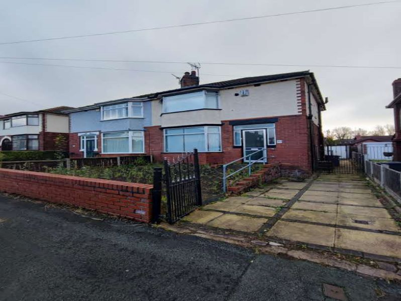 3 bedroom Semidetached House Latham Avenue, WA7 Property Search