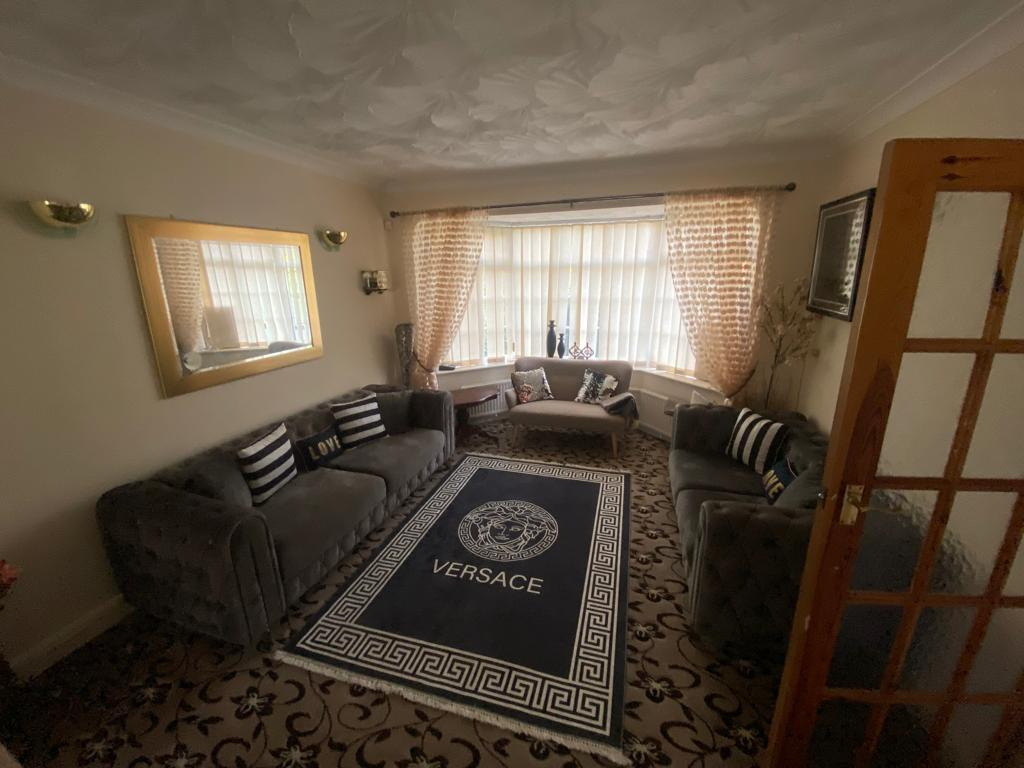 4 bedroom Semidetached House Bury Old Road, M25 Property Search