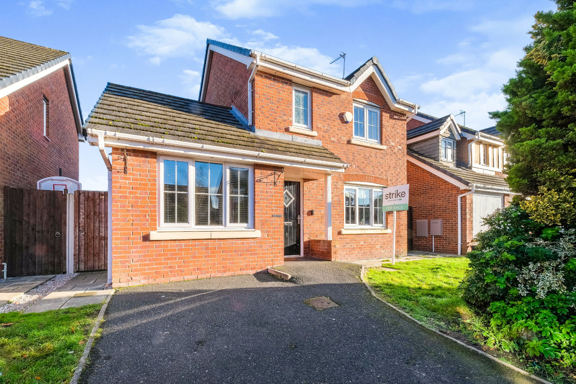 3 bedroom Detached House Breckside Park, L6 Property Search Strike