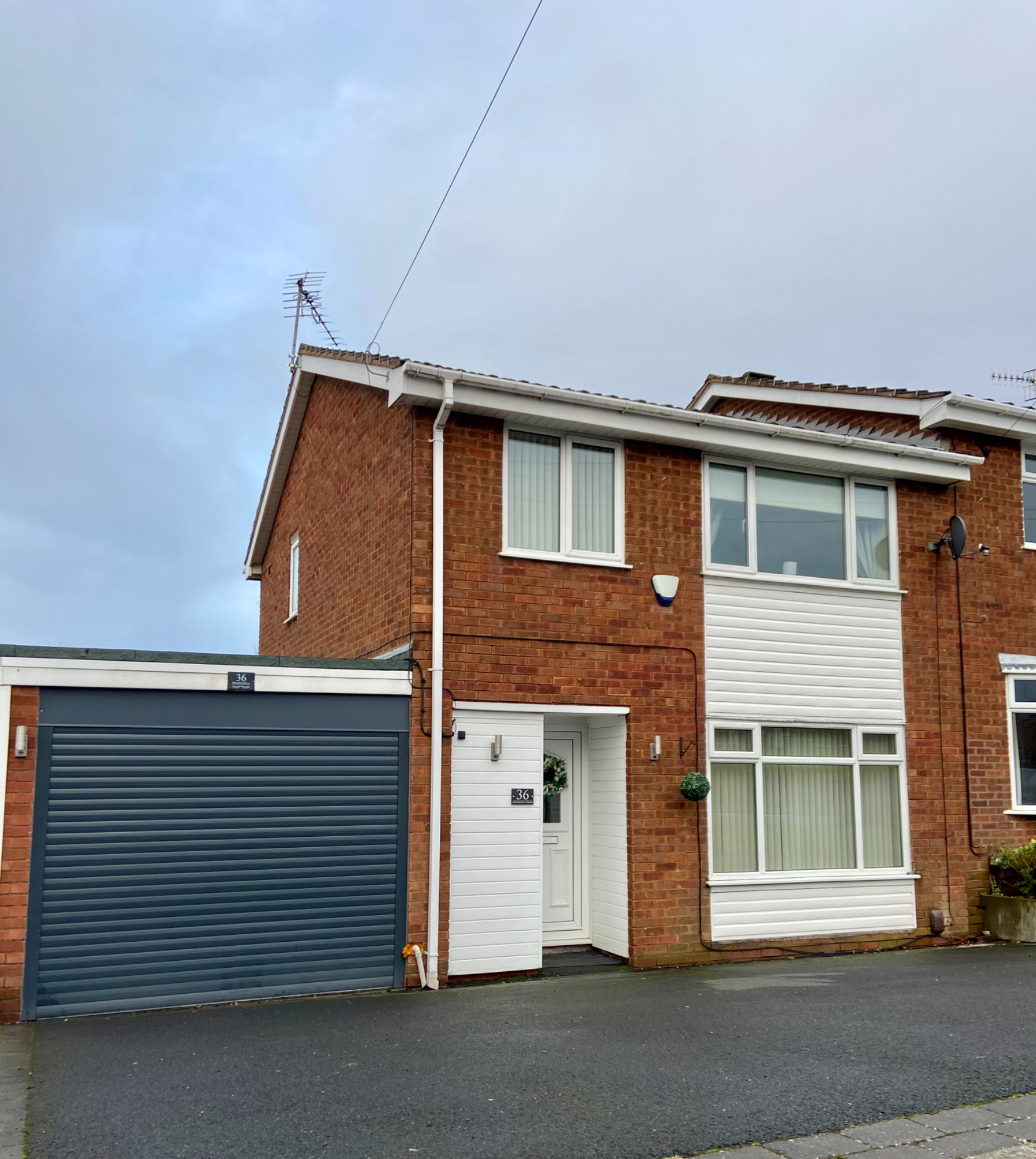 3 bedroom Semidetached House Moorfield Drive, B63 Property Search Strike