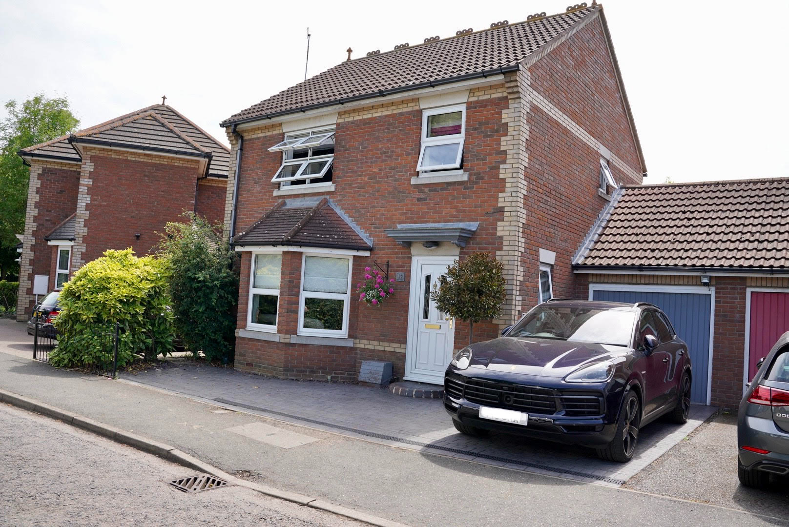 3 bedroom Detached House Elmcroft, CO7 Property Search Strike