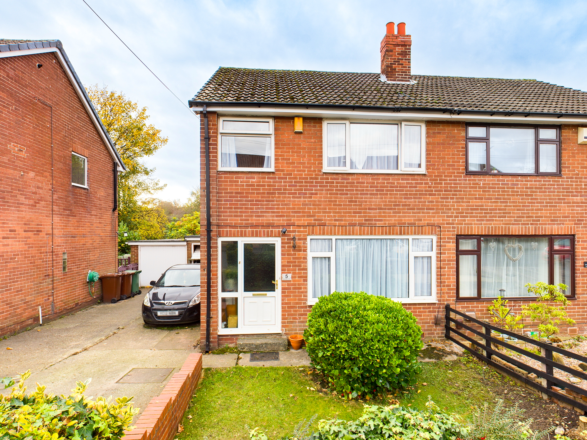 3 bedroom Semidetached House Southfield Close, WF2 Property Search