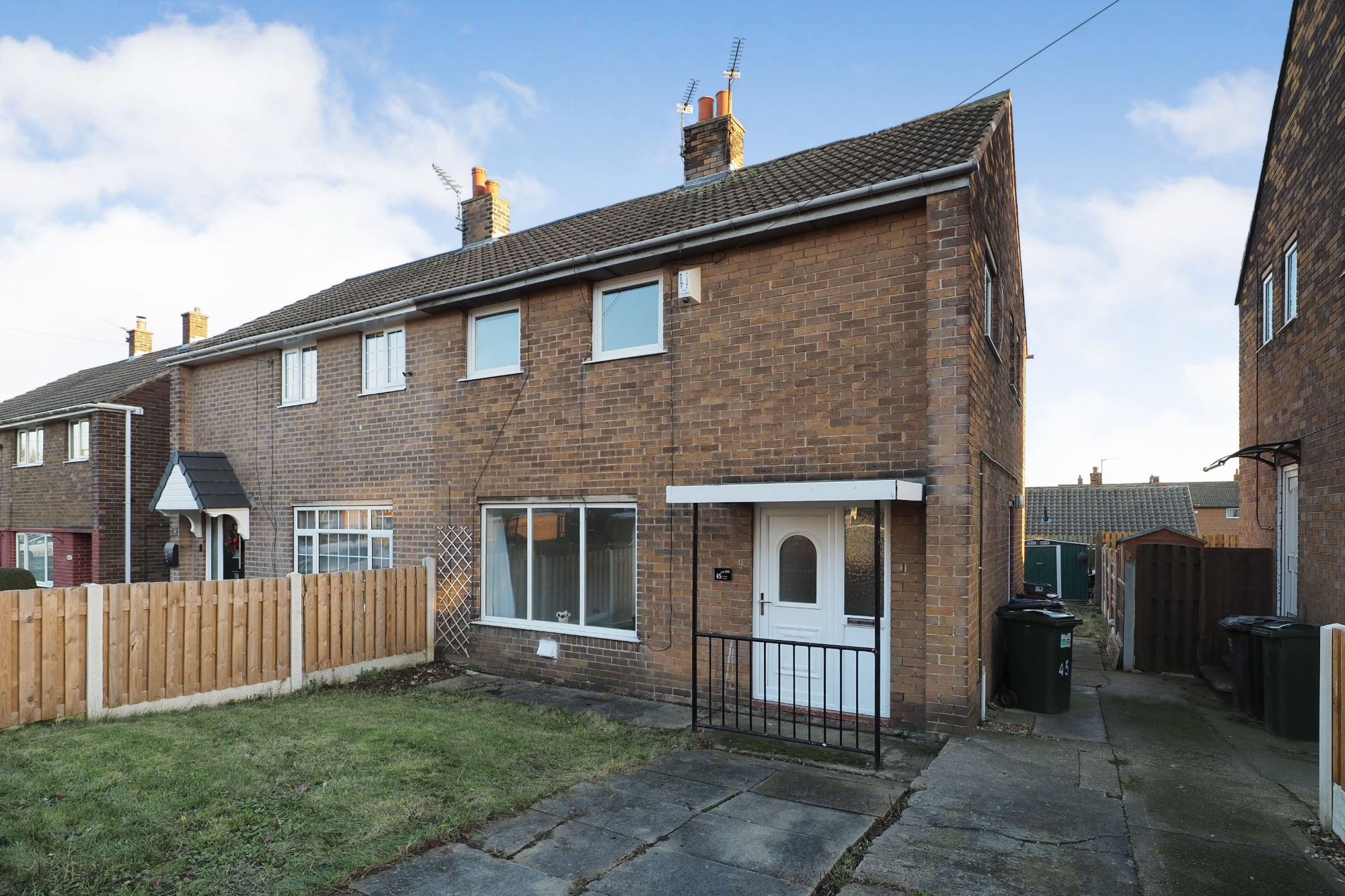 3 bedroom Semidetached House Lytham Avenue, S71 Property Search