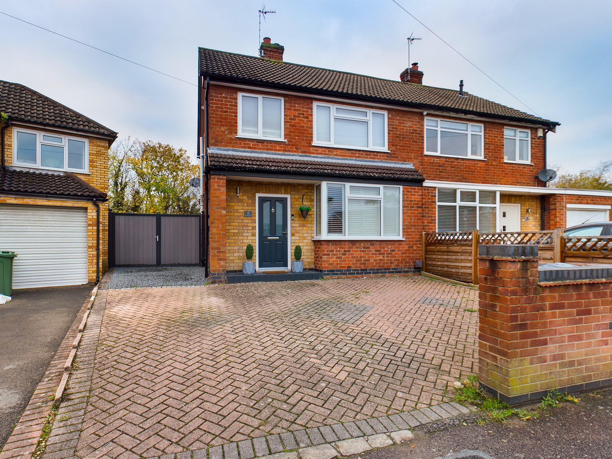 3 bedroom Semidetached House Cumberwell Drive, LE19 Property