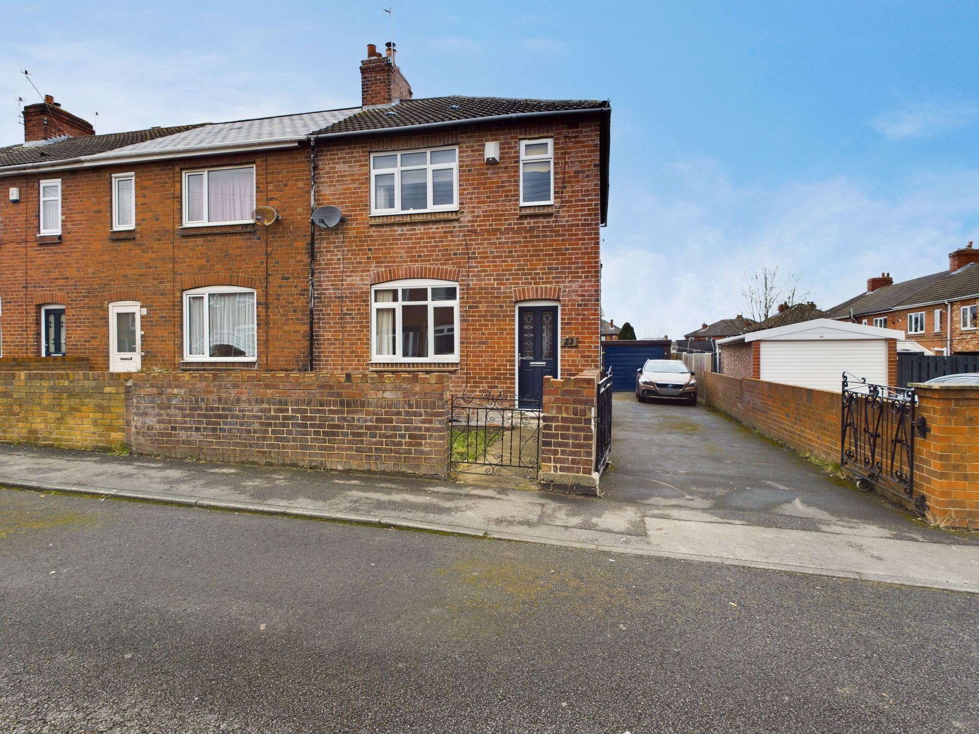 3 bedroom End of terrace House Minsthorpe Vale, WF9 Property Search