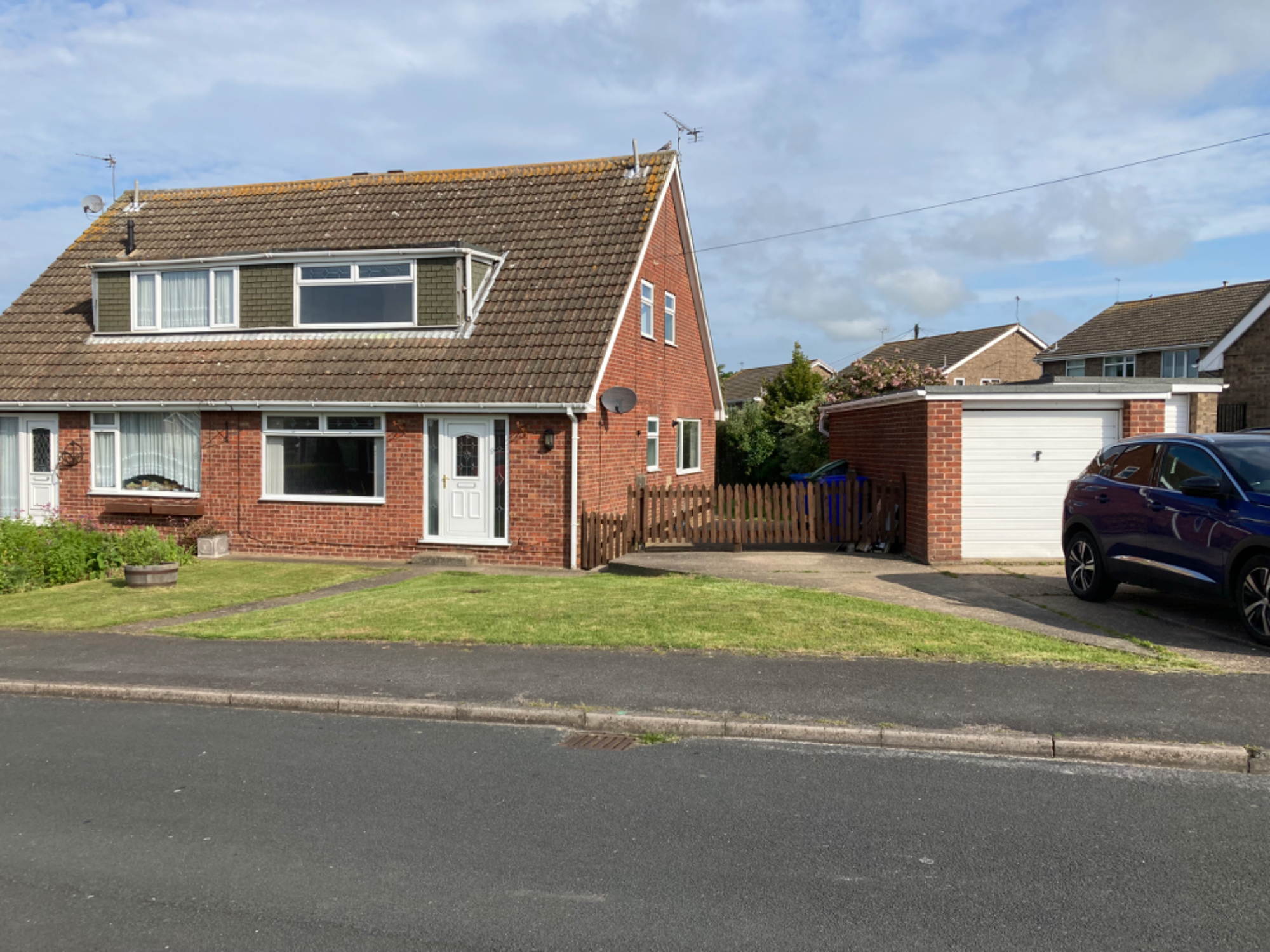 3 bedroom Semidetached House Hall Road, Sproatley, HU11 Property