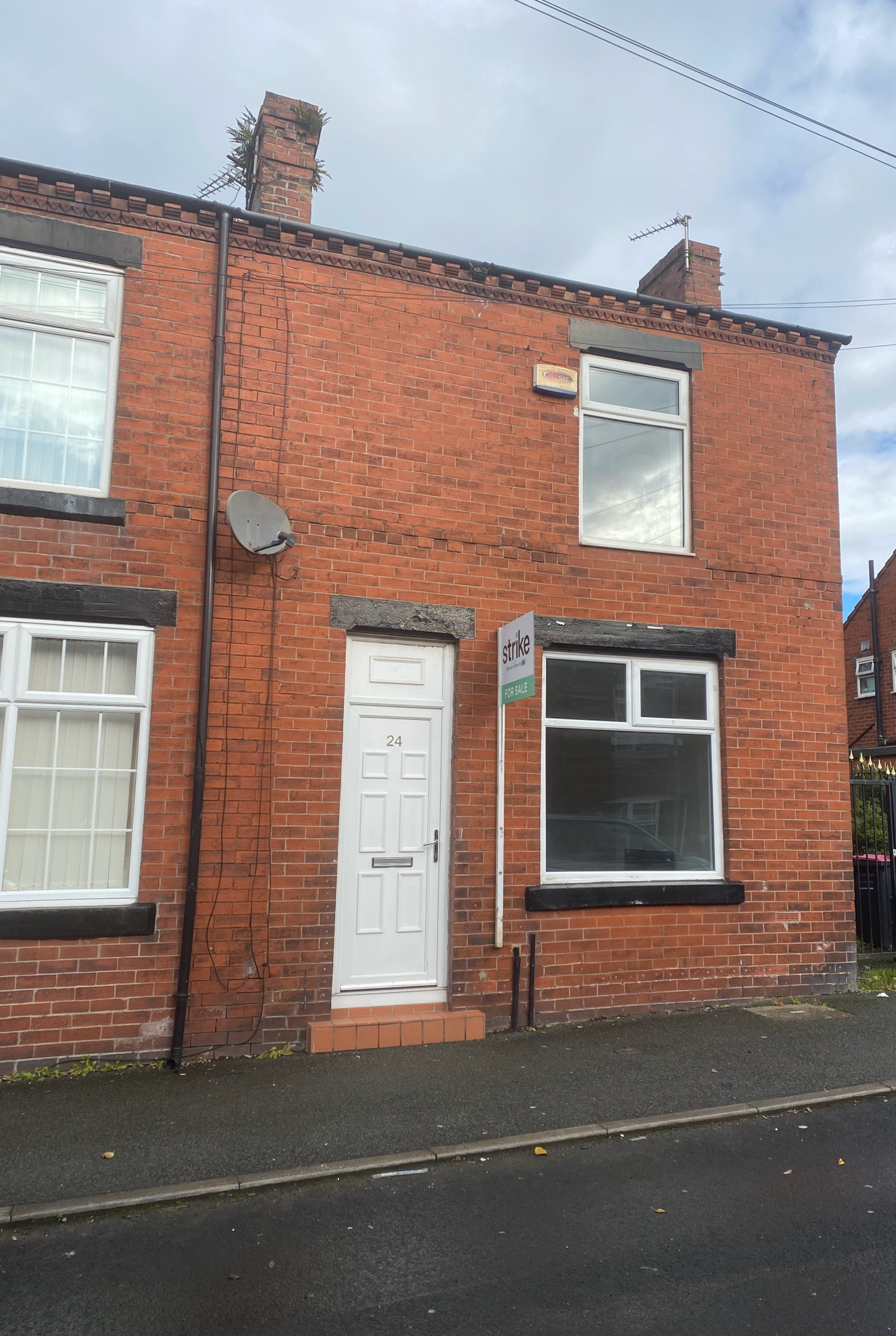 2 bedroom End of terrace House Alexandra Road, M28 Property Search