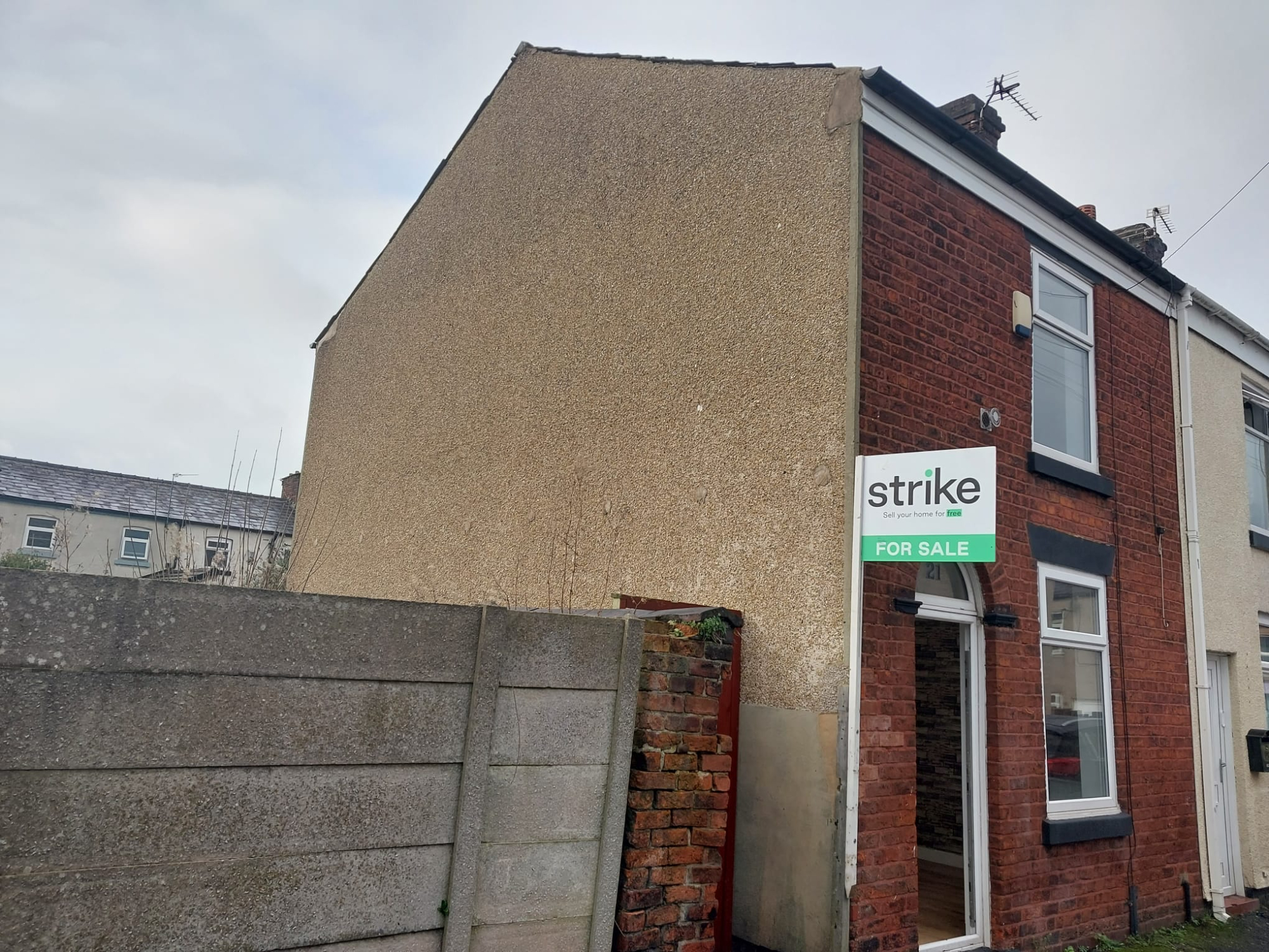 2 bedroom Terraced House Hope Street, WN7 Property Search Strike