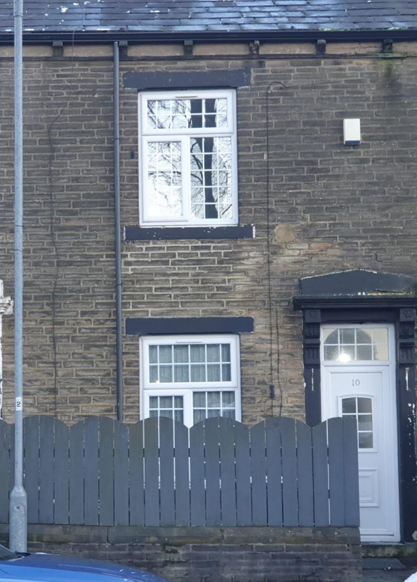 2 bedroom Terraced House Blackwood Grove, HX1 Property Search Strike