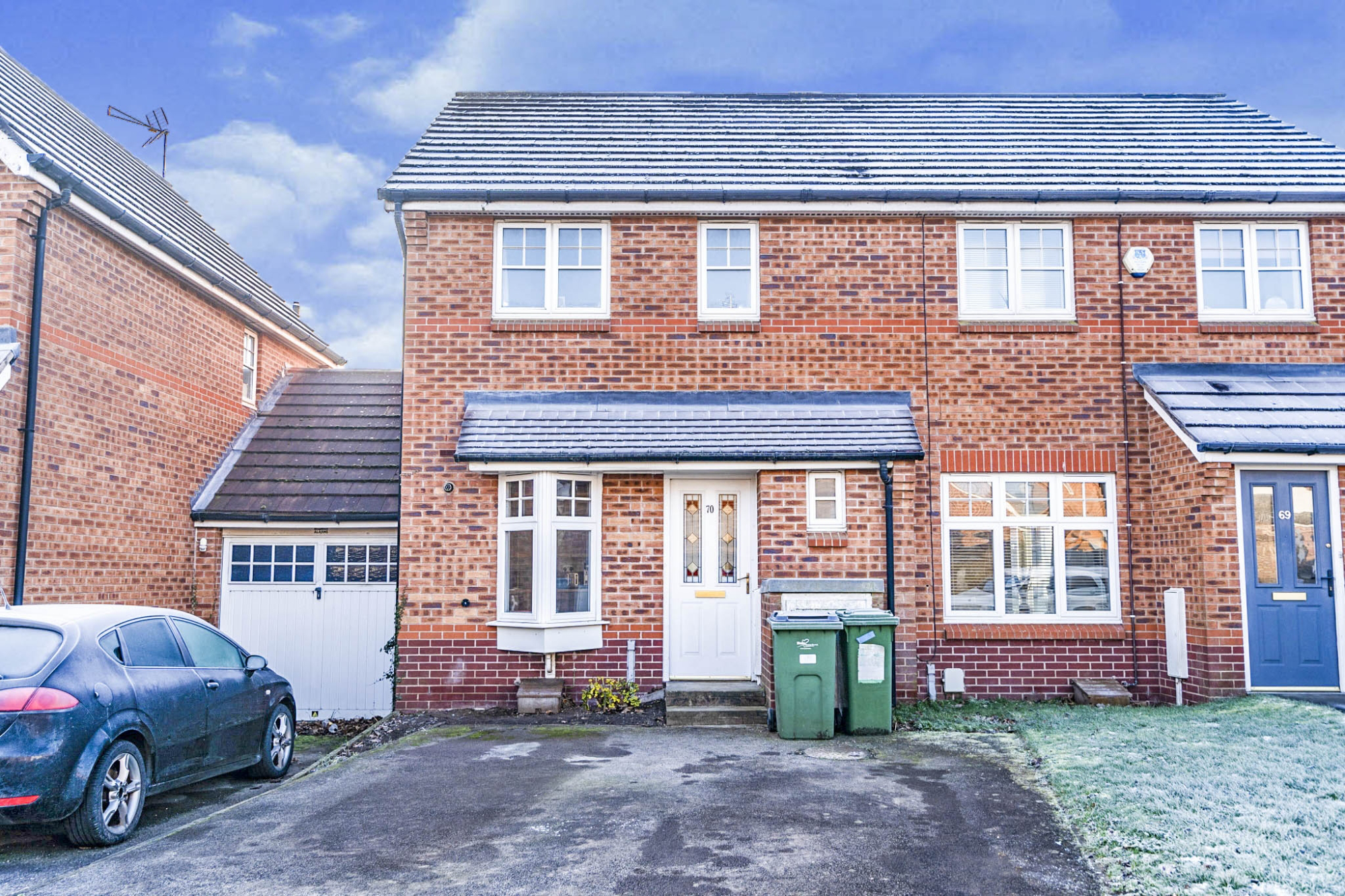 2 bedroom Semidetached House Packhorse Drive, LE19 Property Search