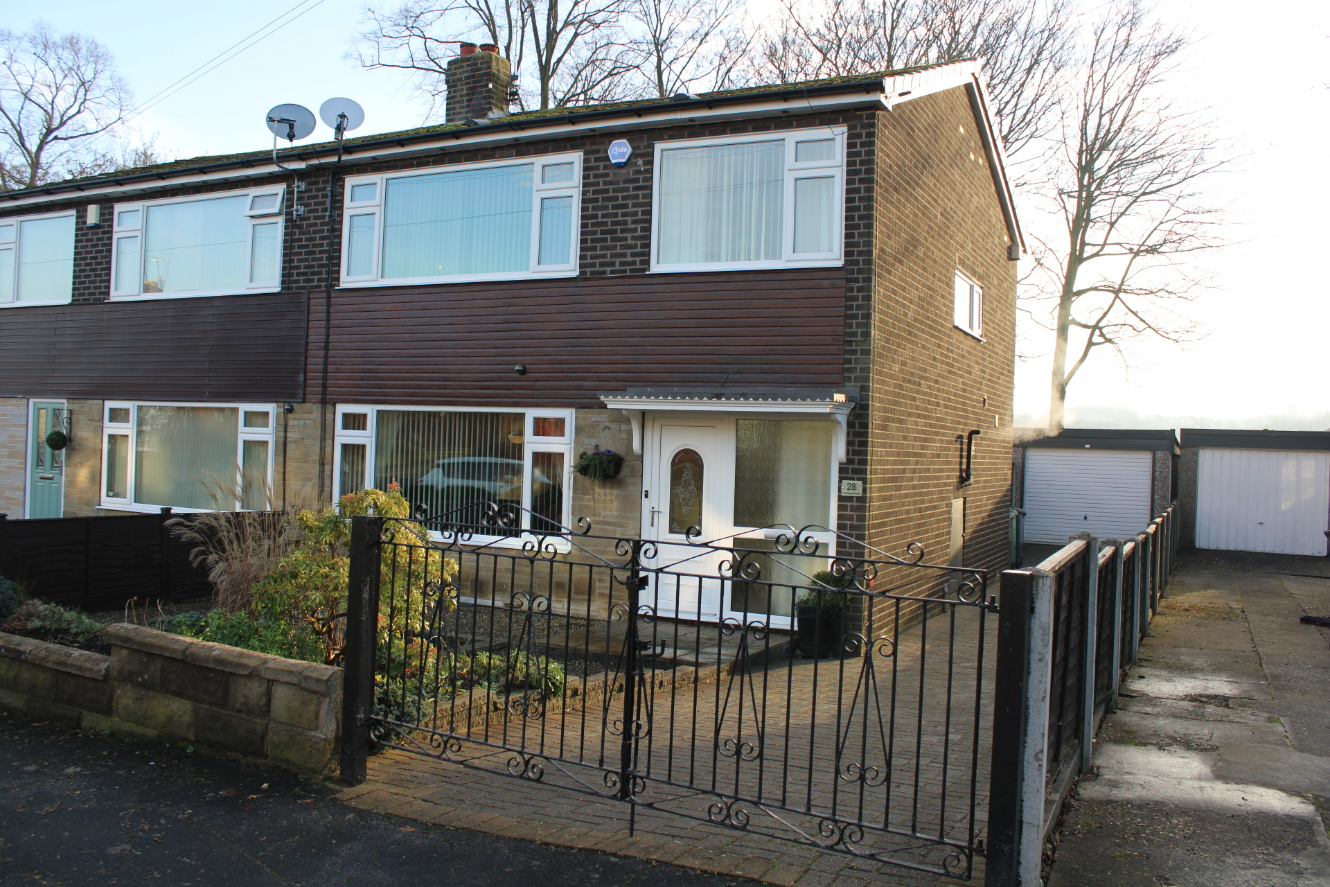 3 bedroom Semidetached House Parkways Grove, LS26 Property Search