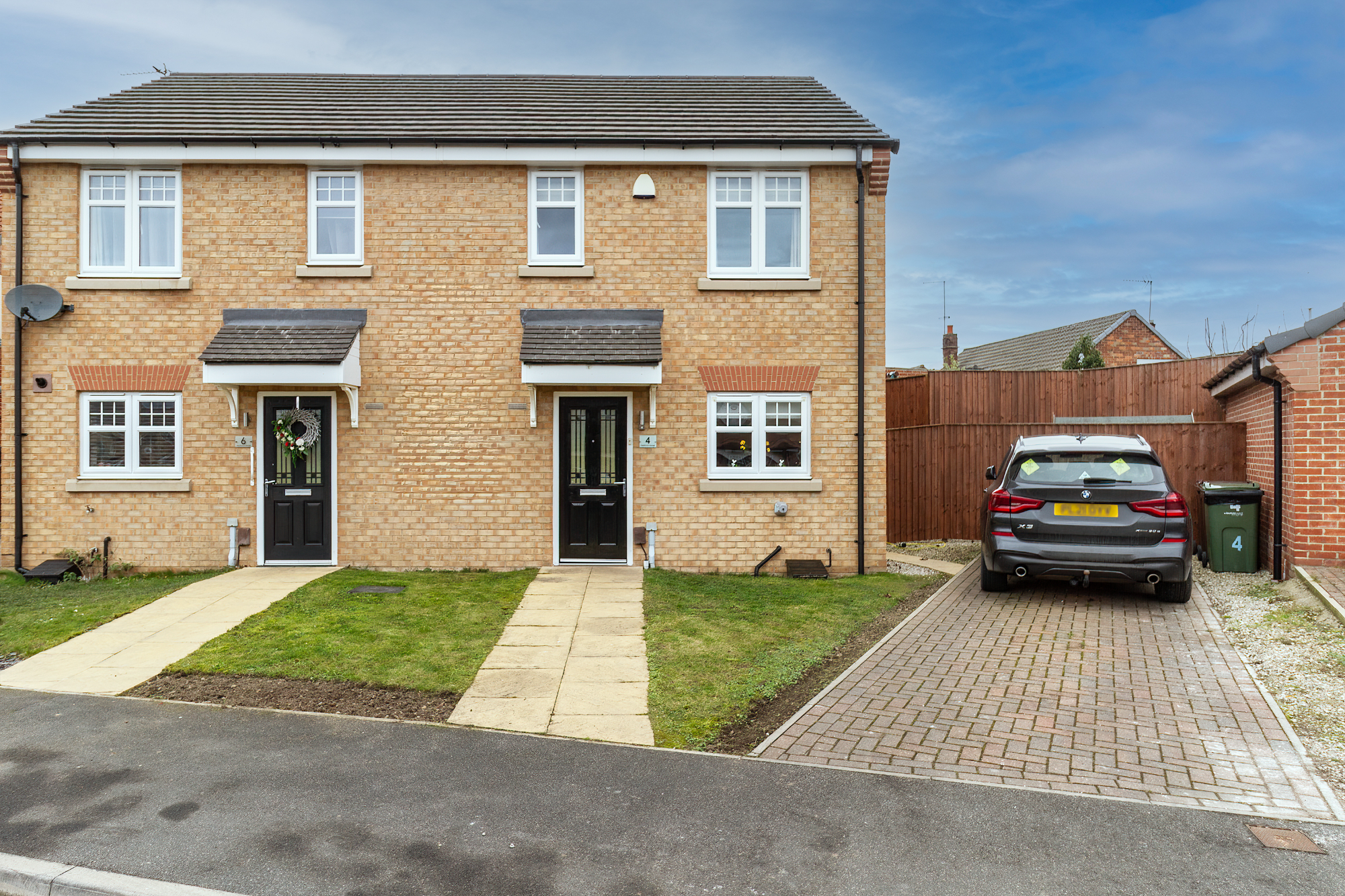 2 bedroom Semidetached House Hawthorne Grange, WF8 Property Search