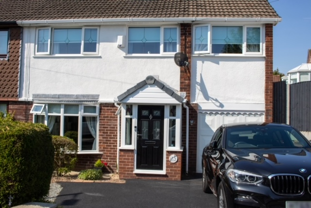 3 bedroom Semidetached House Yew Tree Lane, SK16 Property Search