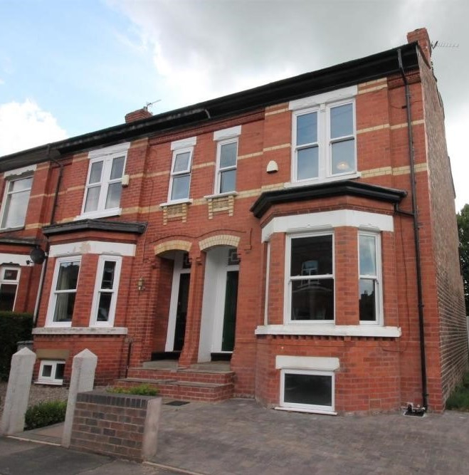 5 bedroom End of terrace House Roseneath Road, M41 Property Search