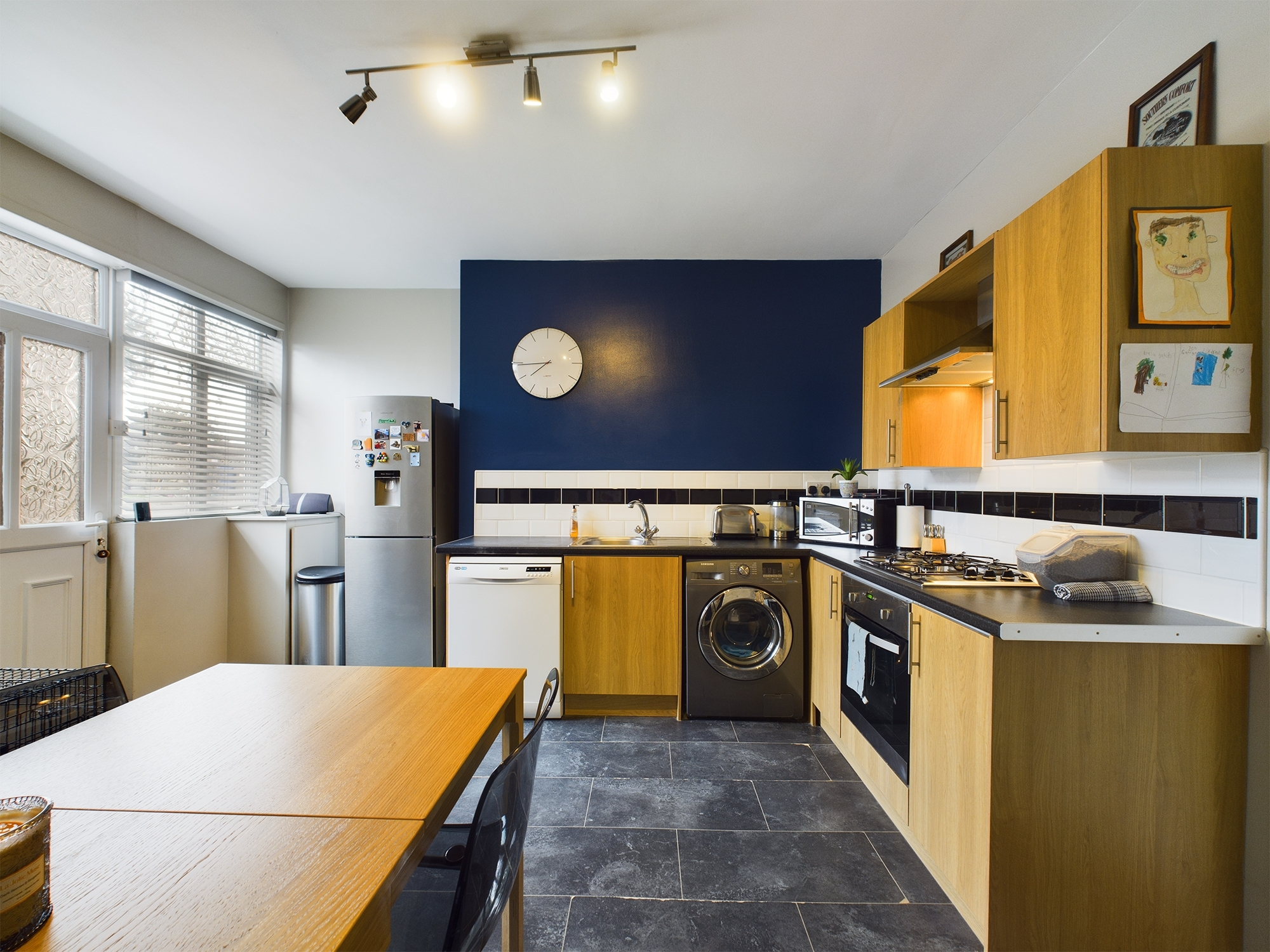 3 bedroom Terraced House Barnsley Road, Brierley, S72 Property