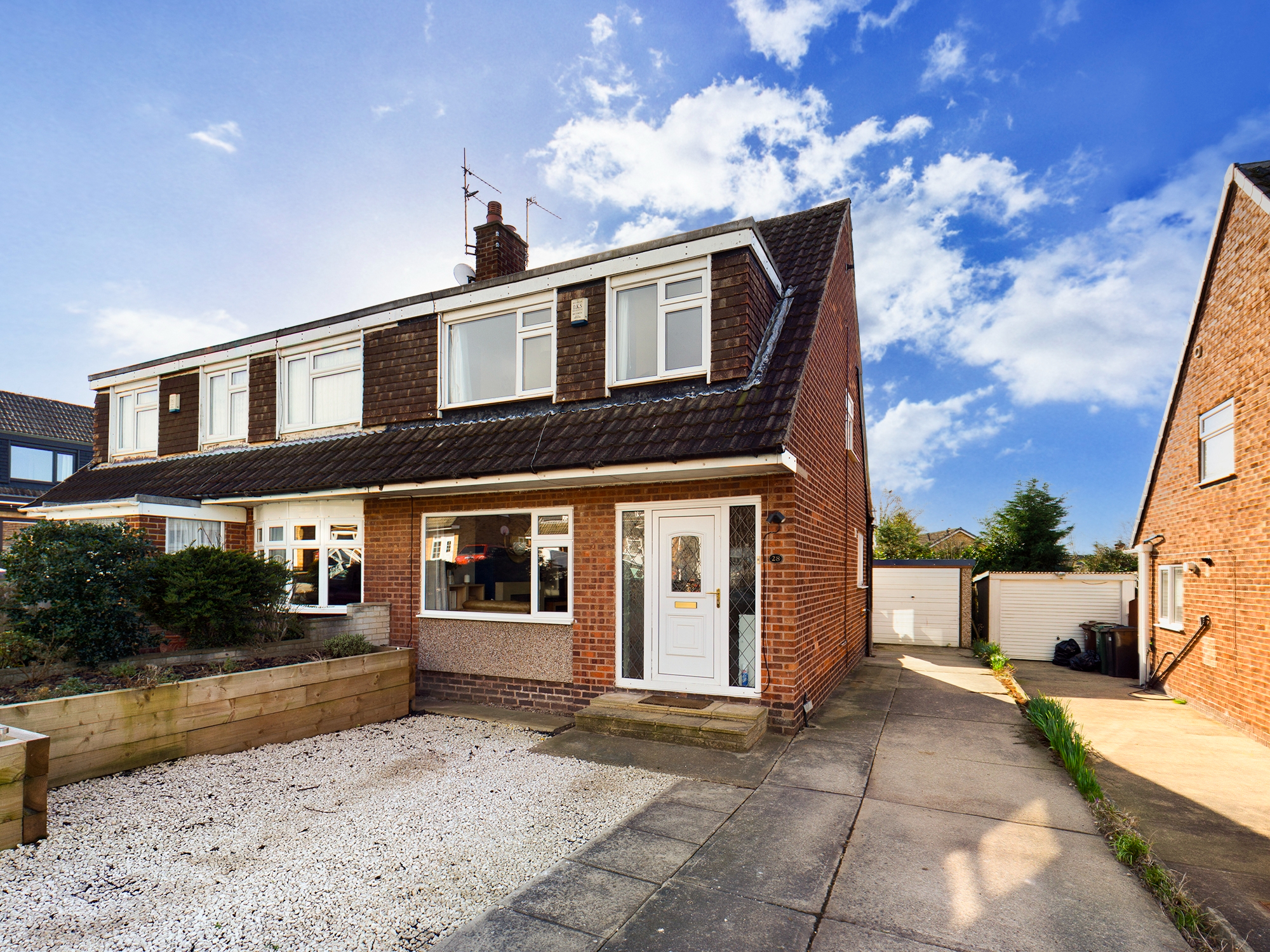 3 bedroom Semidetached House Denesway, LS25 Property Search Strike