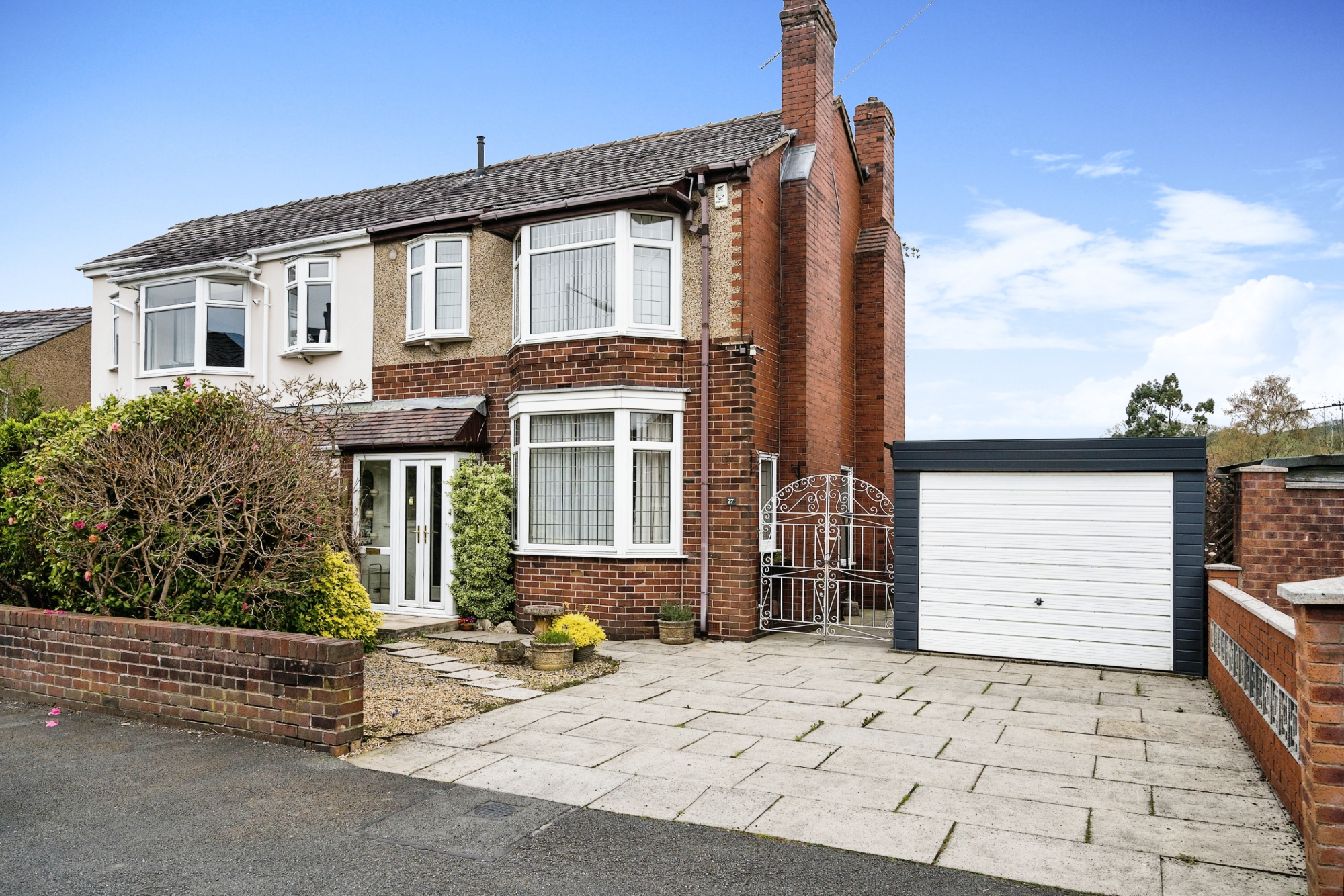 3 bedroom Semidetached House Bramhall Avenue, BL2 Property Search