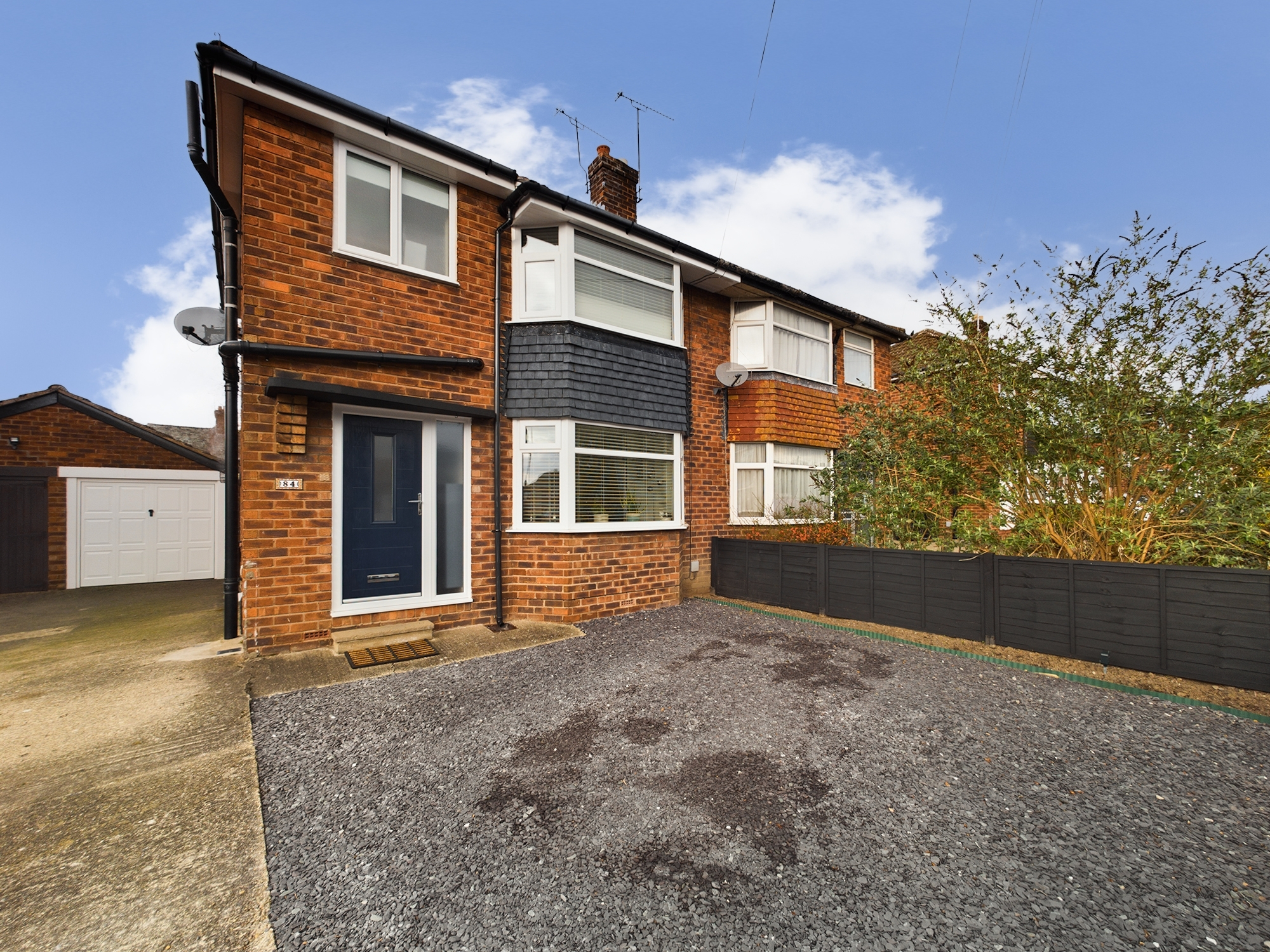 3 bedroom Semidetached House Oldfield Crescent, CH4 Property