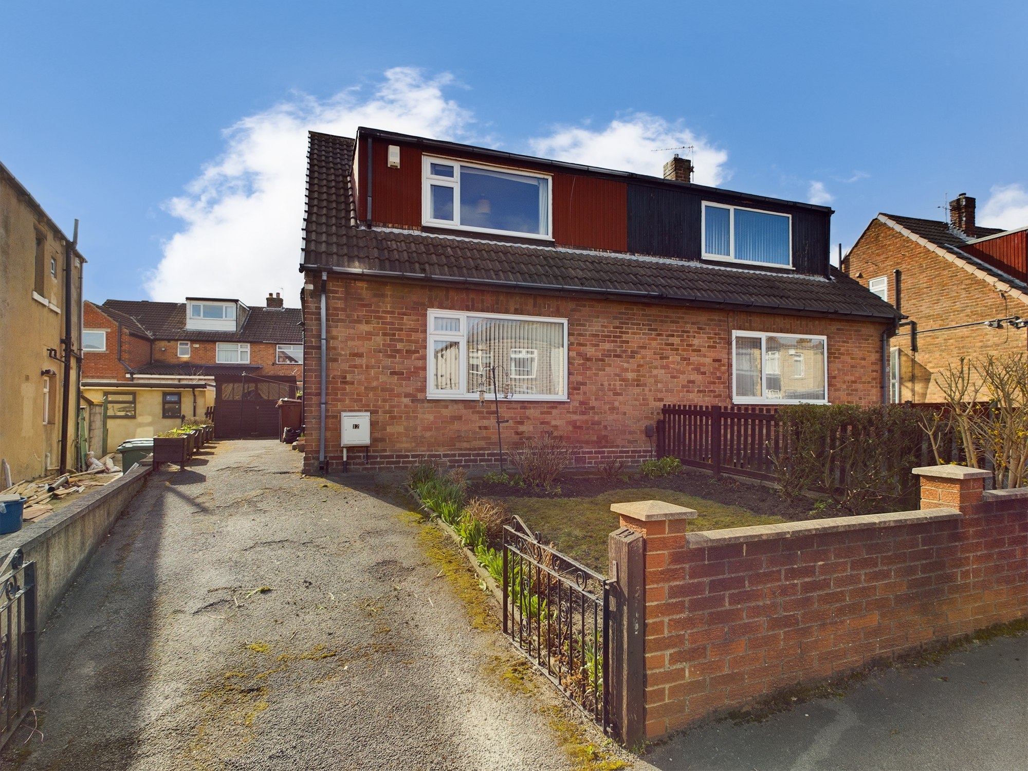 3 bedroom Semidetached House Peckover Drive, LS28 Property Search