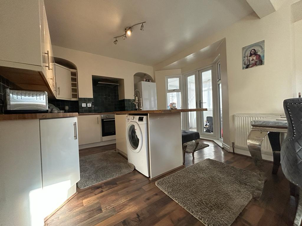 3 bedroom Detached House Green Hill Road, LS13 Property Search Strike