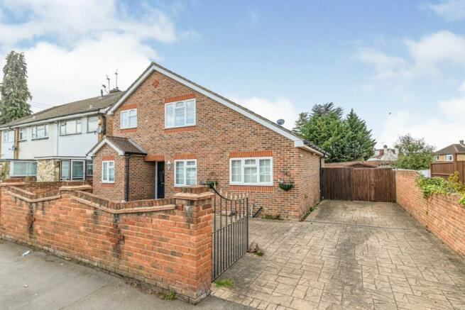 4 bedroom Detached House Chertsey Road, TW15 Property Search Strike