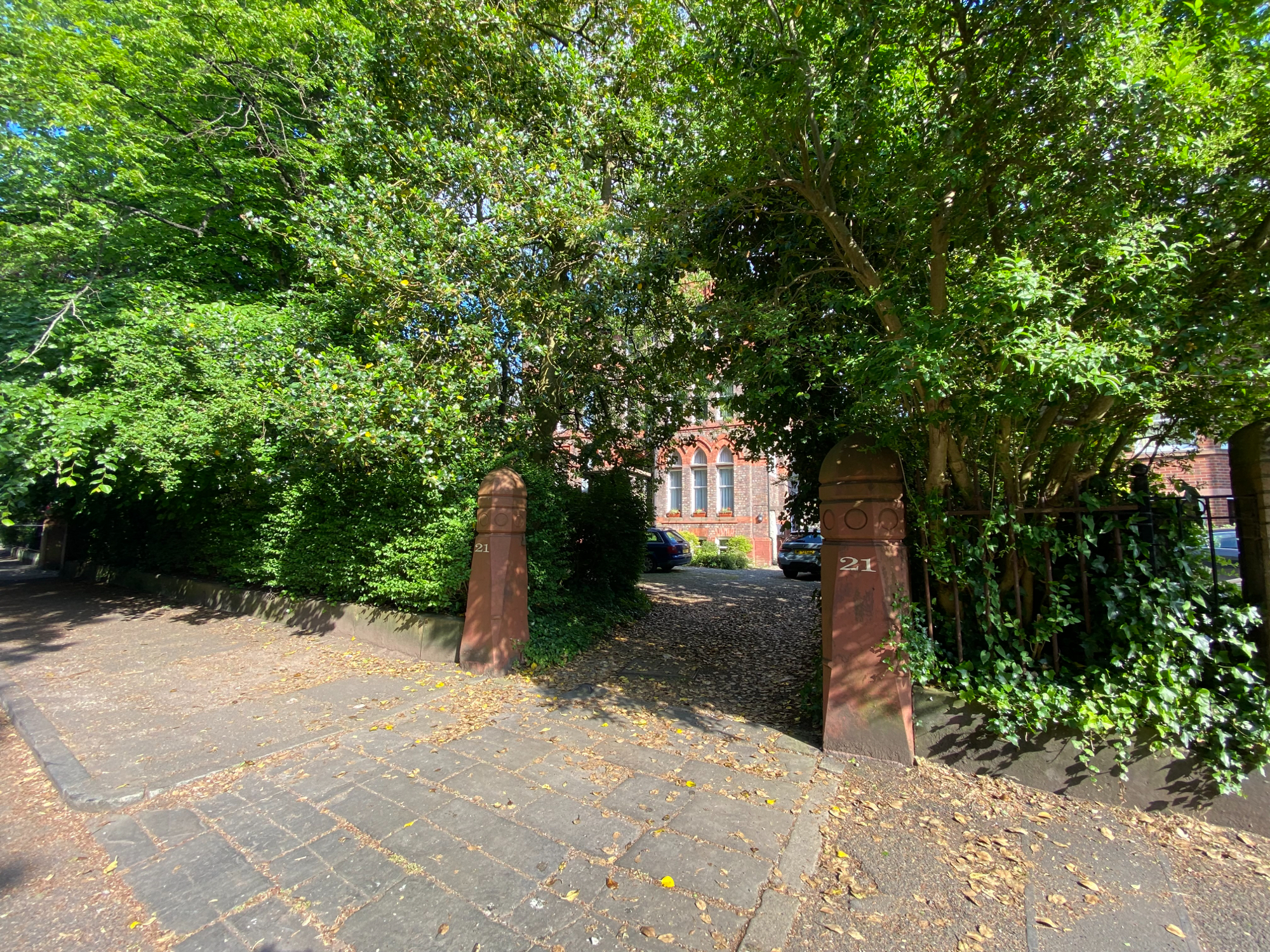 3 bedroom Flat Livingston Drive, L17 Property Search Strike