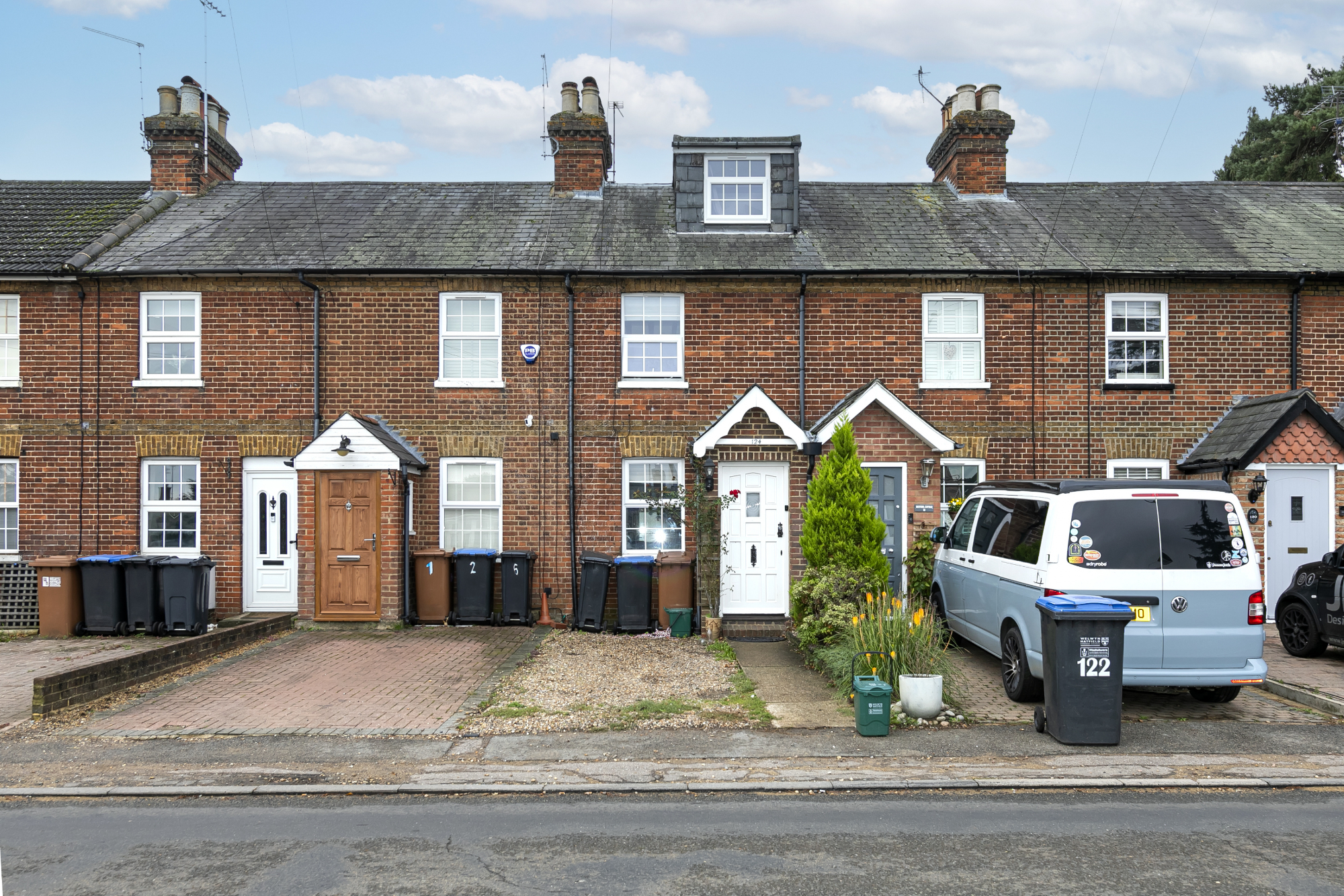 2 bedroom Terraced House Dixons Hill Road, AL9 Property Search Strike