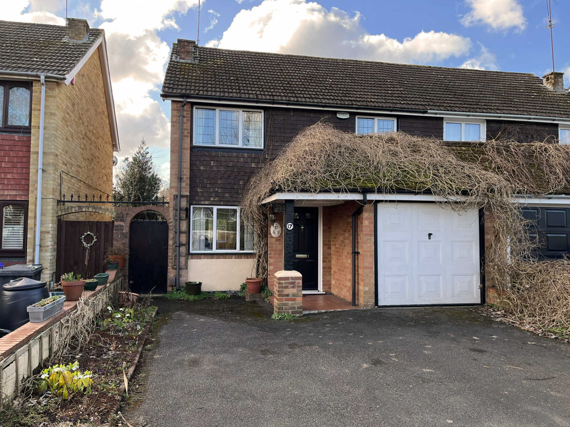 3 bedroom Semidetached House Weybridge Mead, GU46 Property Search