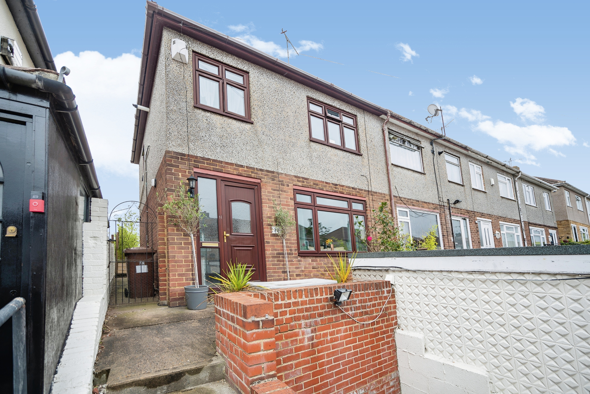 3 bedroom End of terrace House Crestway, ME5 Property Search Strike