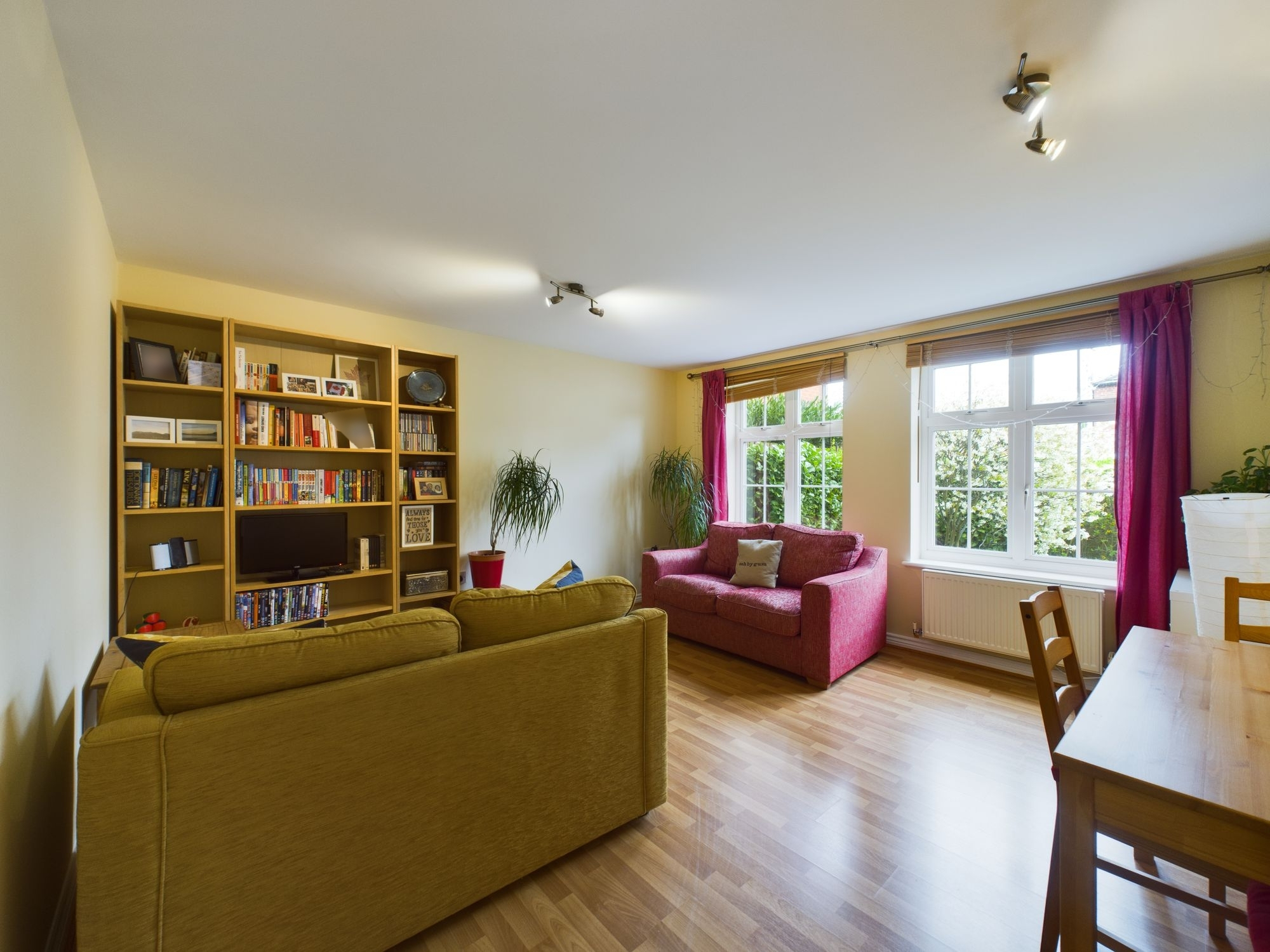 2 bedroom Flat Palmers Court, NG25 Property Search Strike