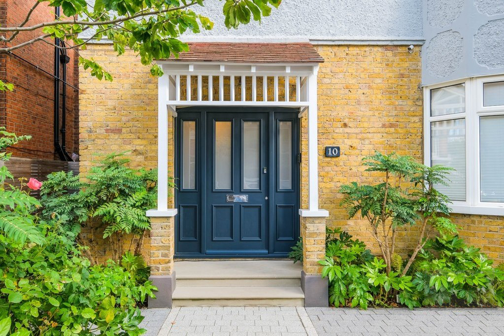 5 bedroom Detached House Connaught Avenue, E4 Property Search Strike