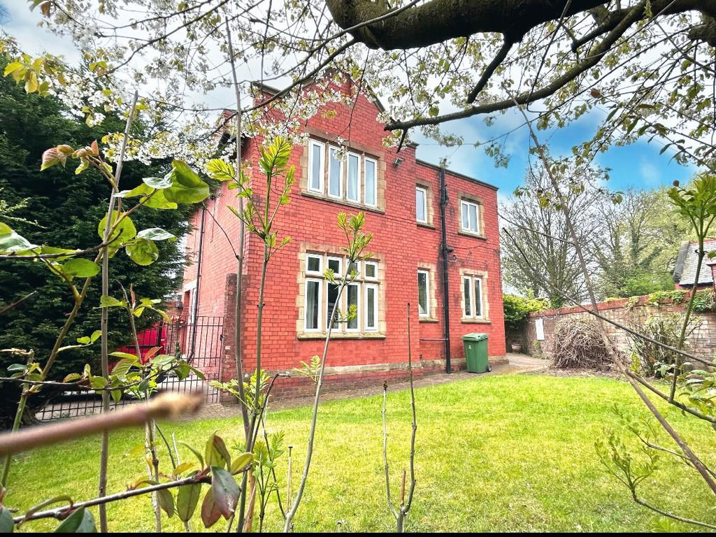 4 bedroom Detached House Thomas Drive, L14 Property Search Strike