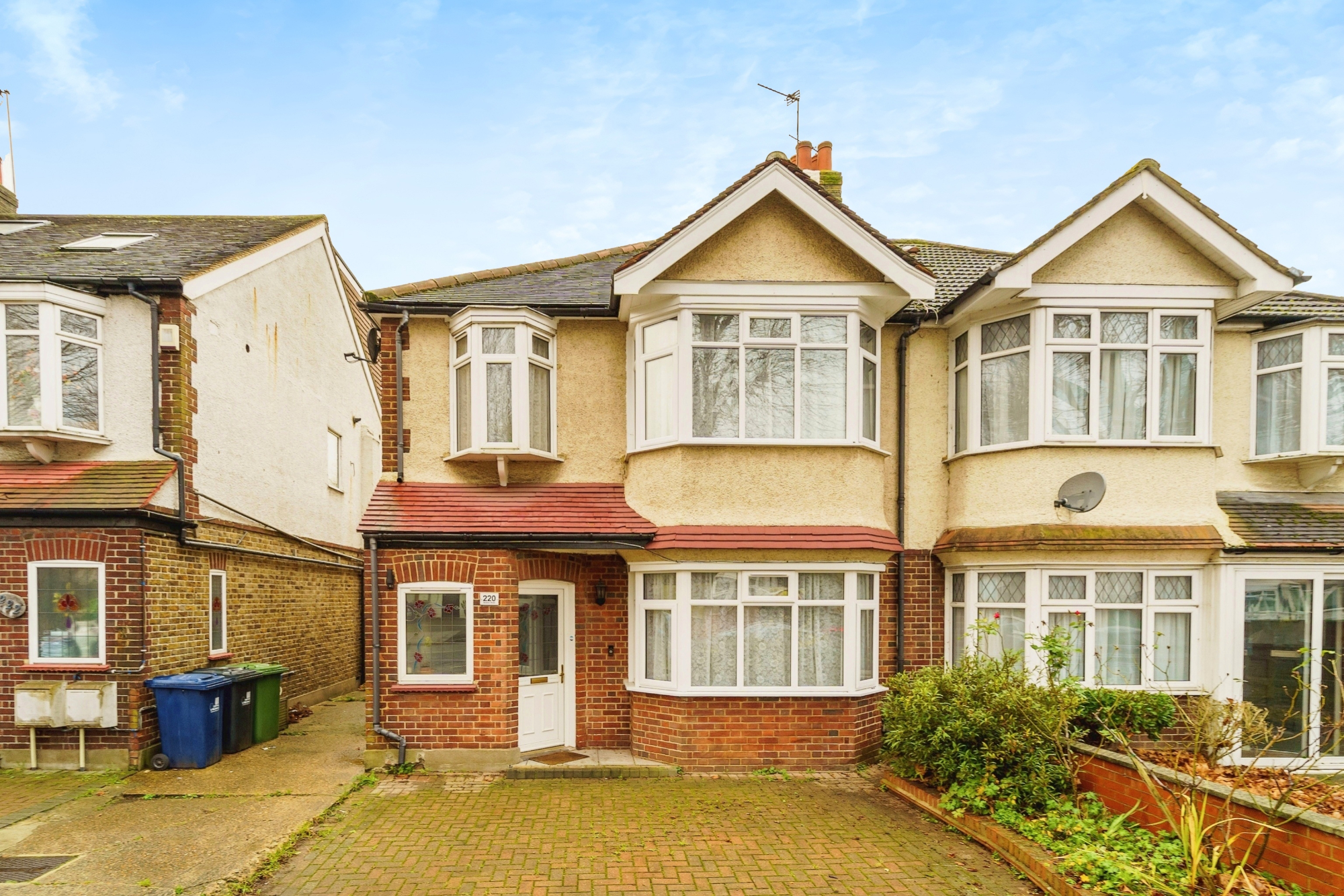 3 bedroom Semidetached House Boston Road, W7 Property Search Strike