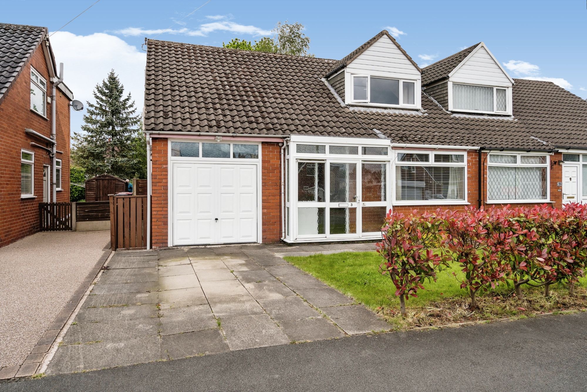 2 bedroom Semidetached House Queensway, M28 Property Search Strike