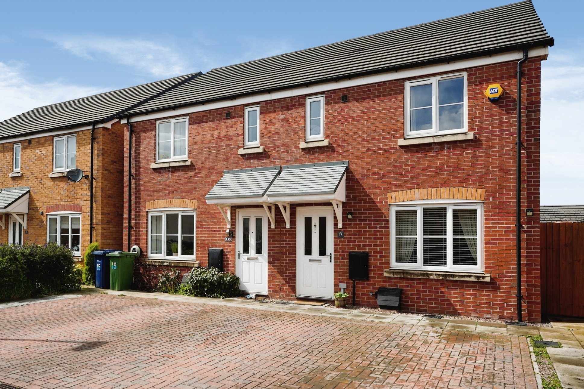 3 bedroom Semidetached House Hamlet Grove, GL2 Property Search