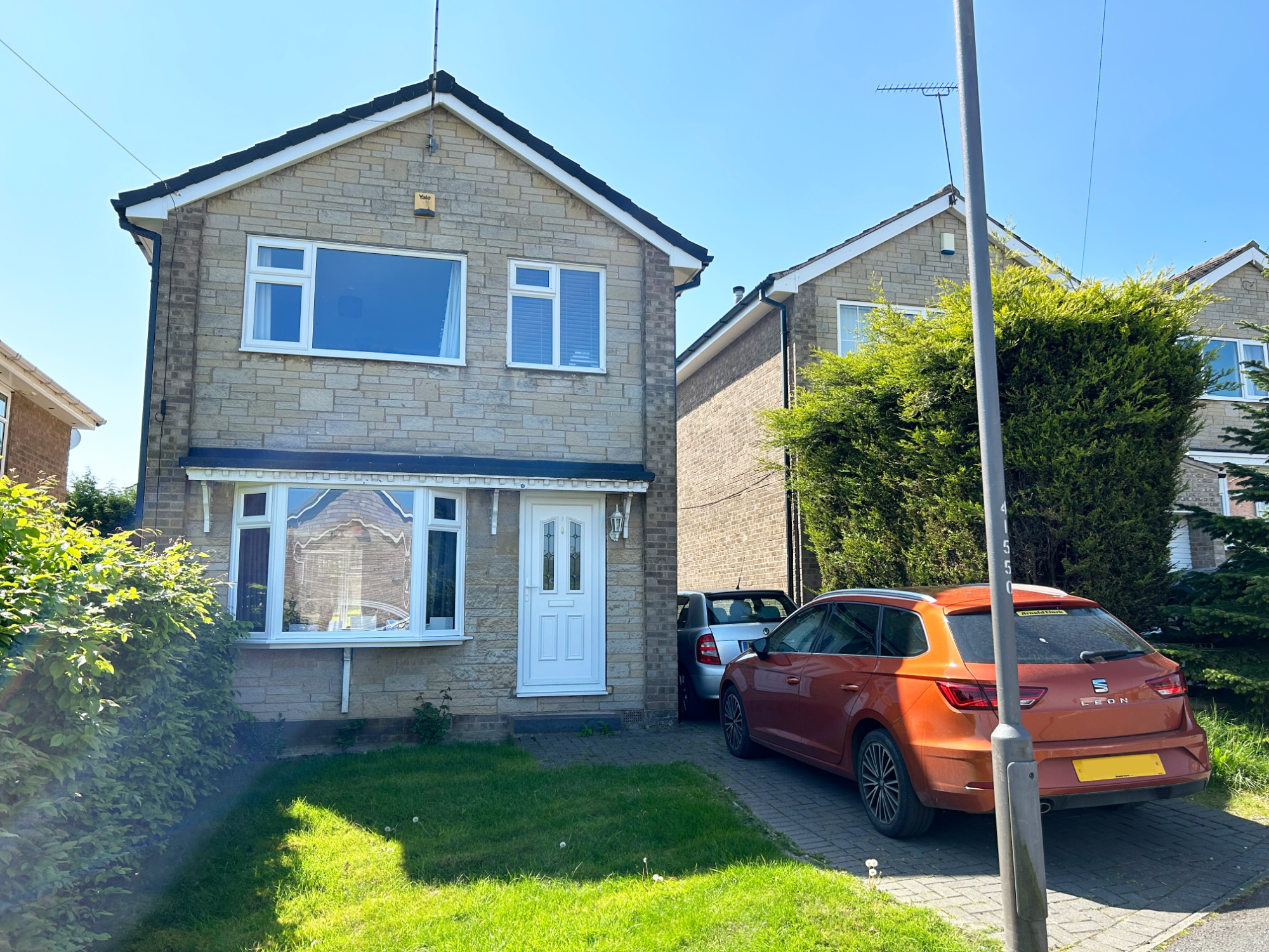 3 bedroom Detached House Broomhill Close, S21 Property Search Strike